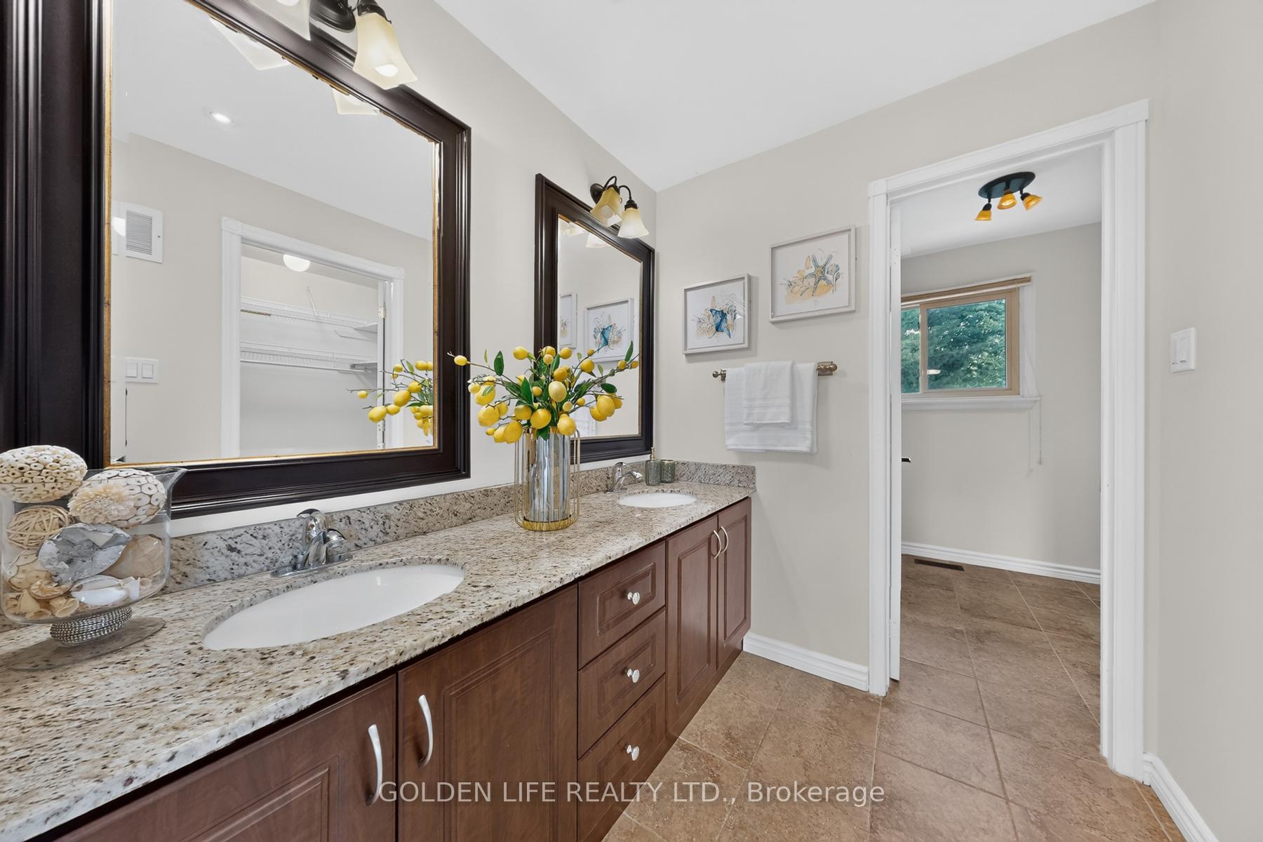 Photo 30 of 186 Carlton Road, Markham, Unionville — HOMEH