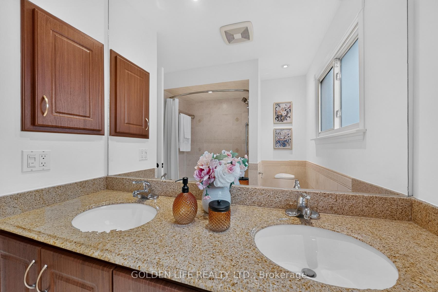 Photo 41 of 186 Carlton Road, Markham, Unionville — HOMEH