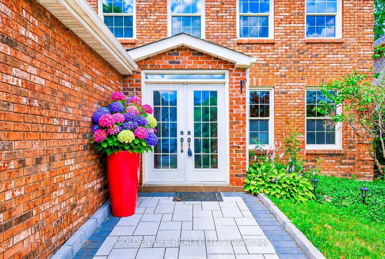 Photo 3 of 186 Carlton Road, Markham, Unionville — HOMEH