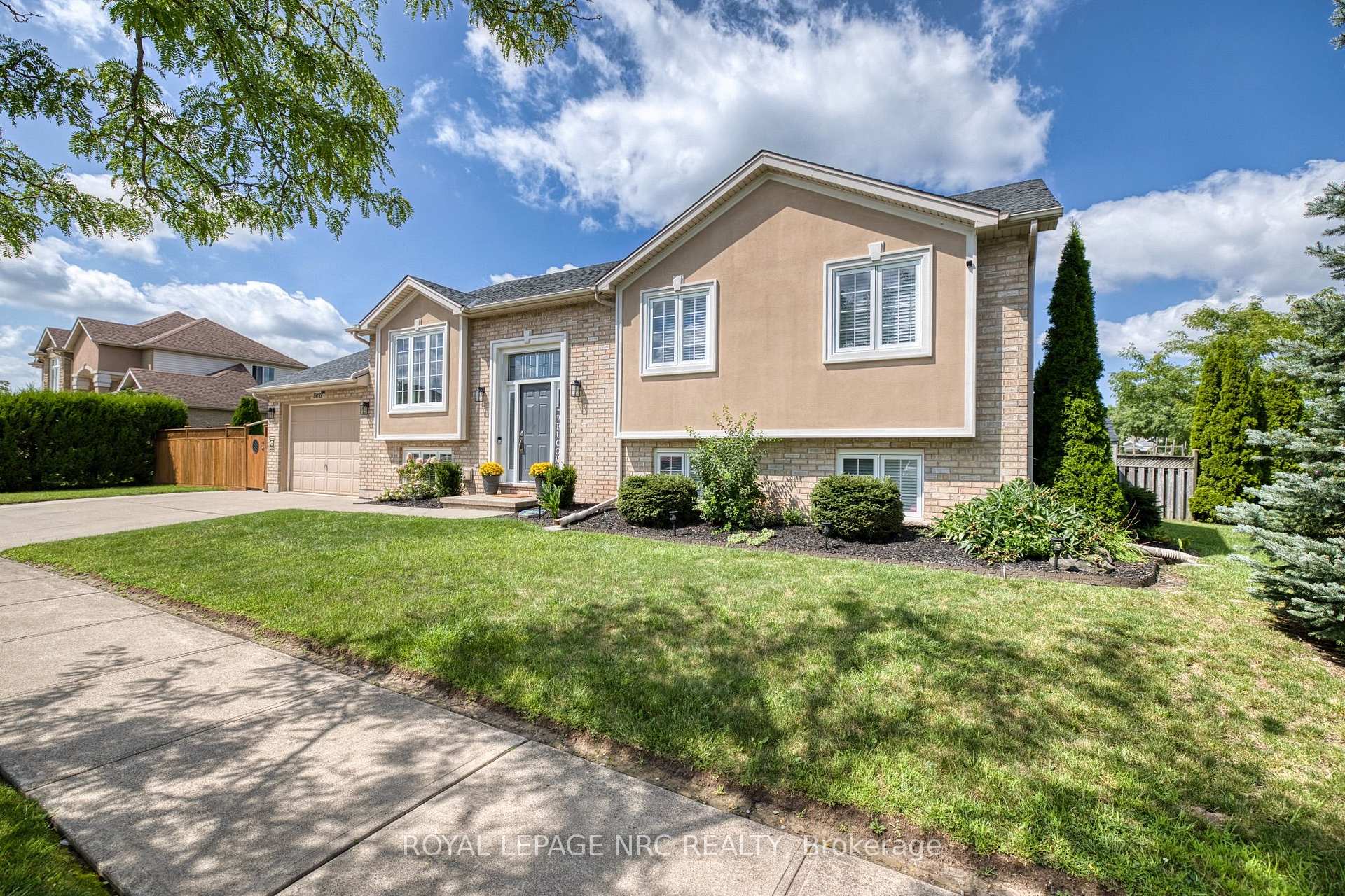 Photo 3 of 8093 Beaverton Boulevard, Niagara Falls, Ascot — HOMEH