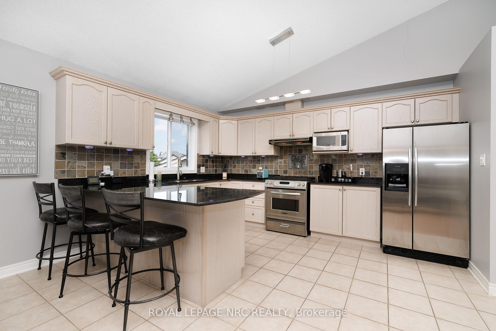 Photo 5 of 8093 Beaverton Boulevard, Niagara Falls, Ascot — HOMEH