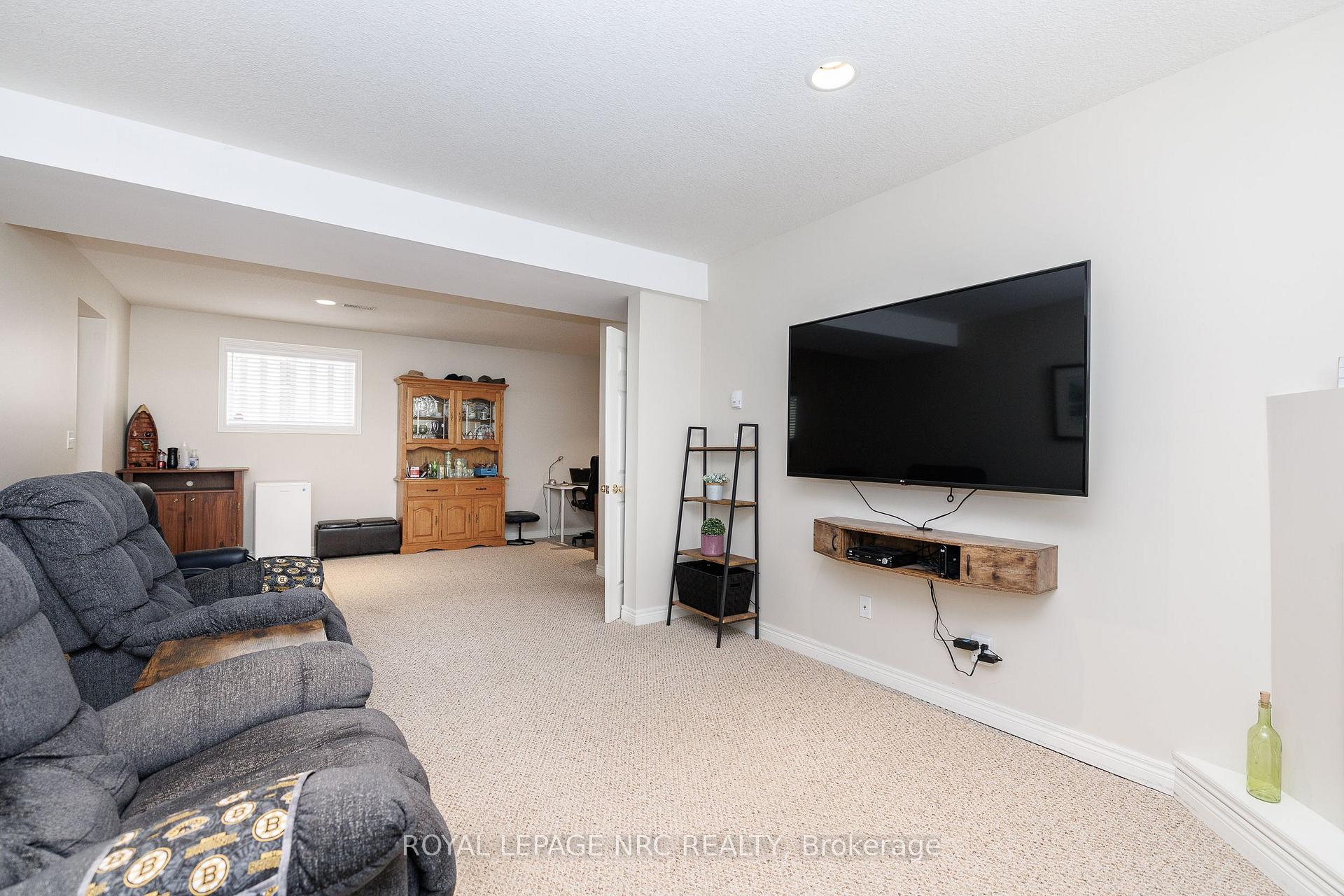 Photo 23 of 8093 Beaverton Boulevard, Niagara Falls, Ascot — HOMEH