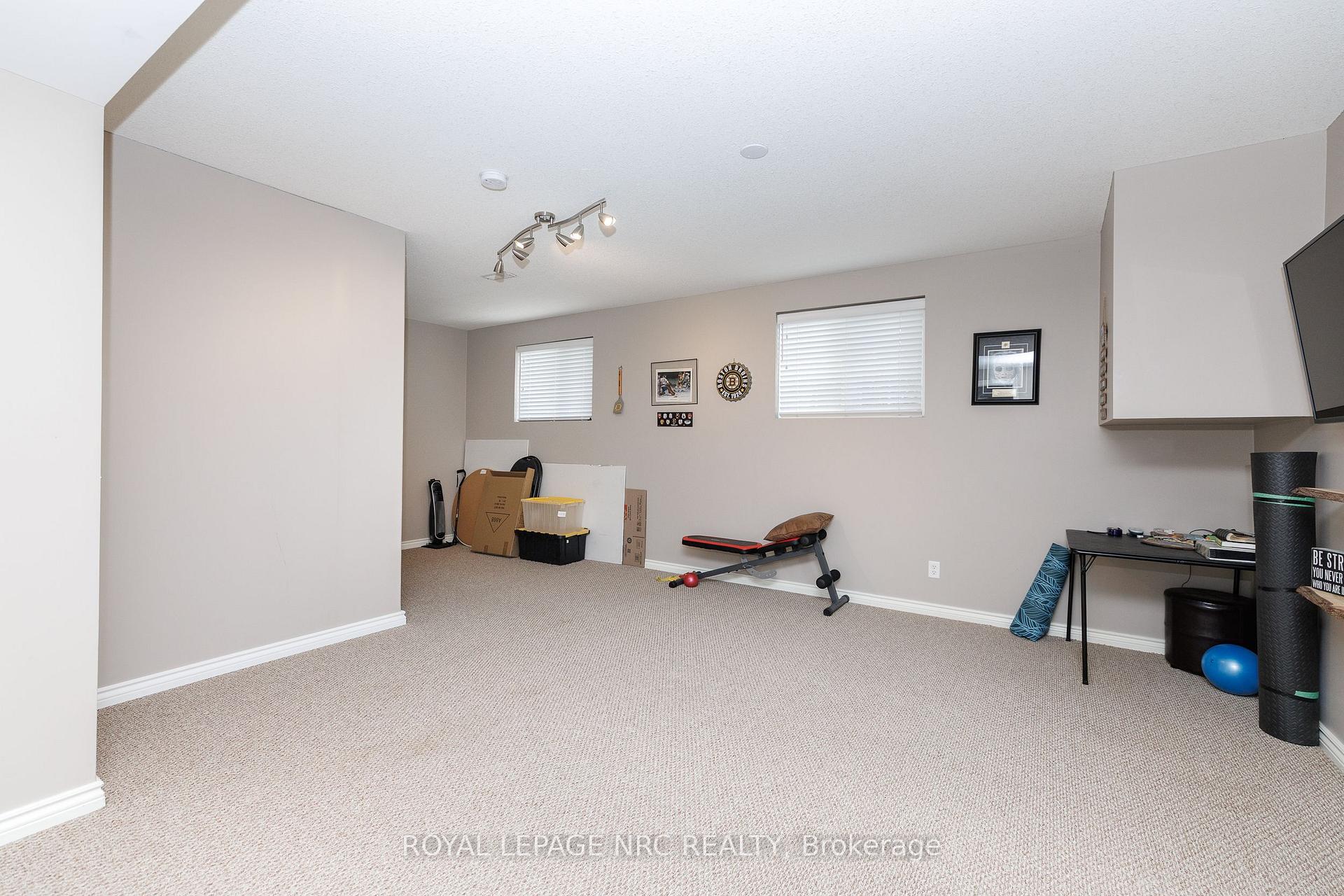 Photo 24 of 8093 Beaverton Boulevard, Niagara Falls, Ascot — HOMEH