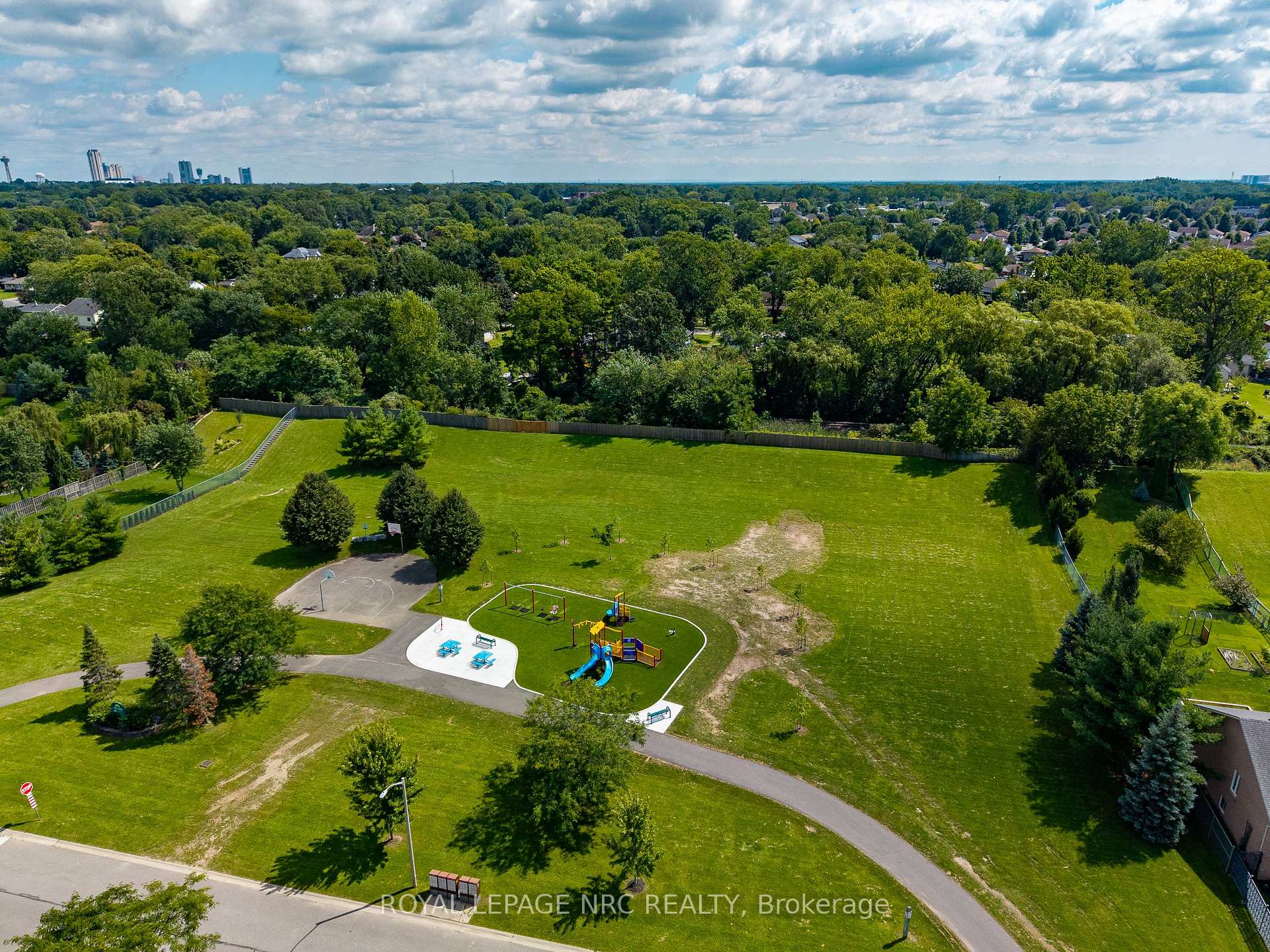 Photo 47 of 8093 Beaverton Boulevard, Niagara Falls, Ascot — HOMEH