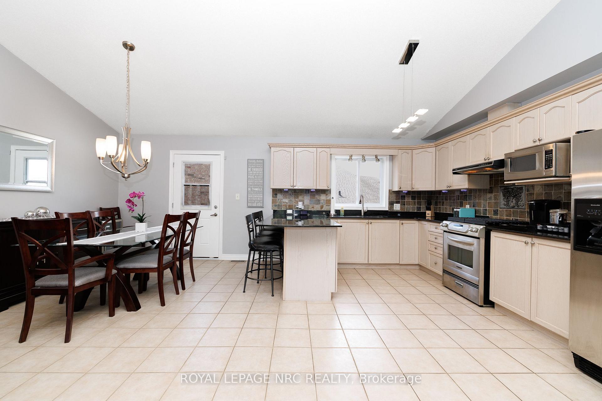 Photo 48 of 8093 Beaverton Boulevard, Niagara Falls, Ascot — HOMEH