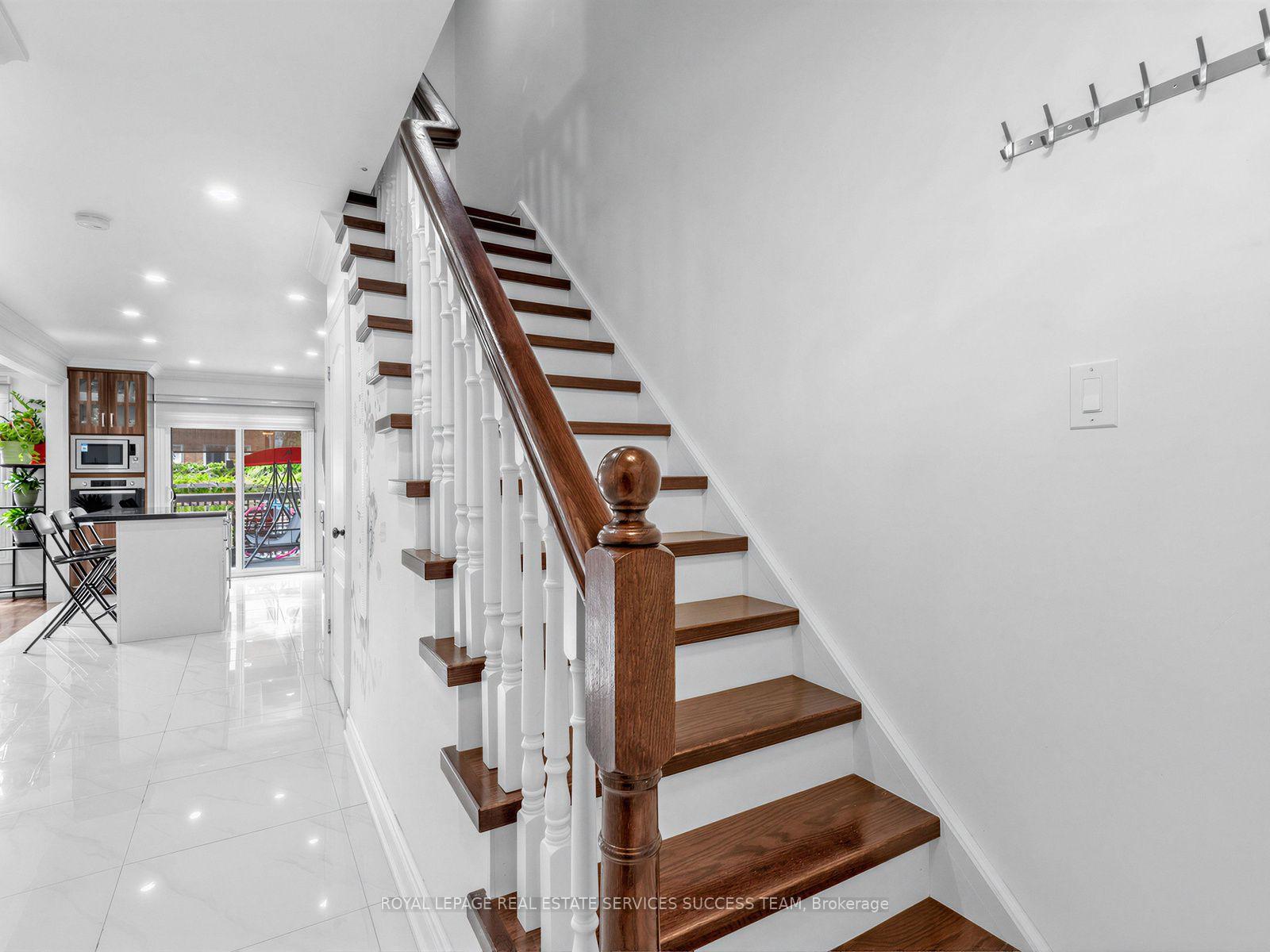 Photo 5 of 43 Hendon Road, Markham, Milliken Mills East — HOMEH