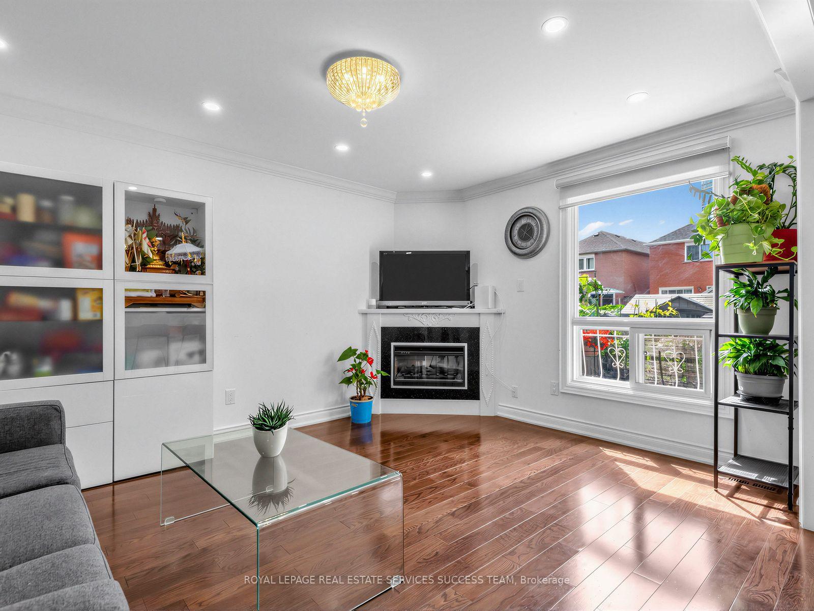 Photo 6 of 43 Hendon Road, Markham, Milliken Mills East — HOMEH