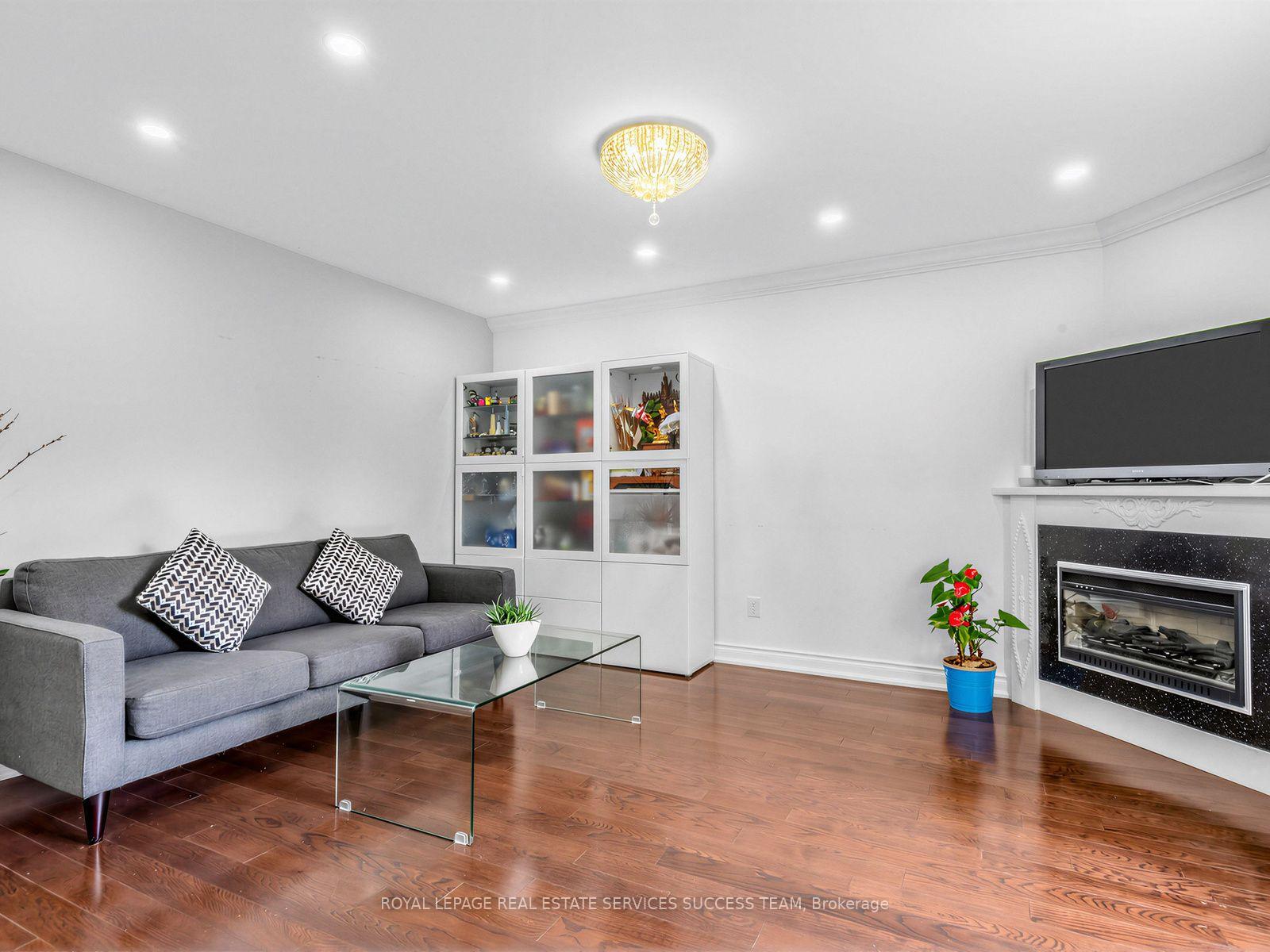 Photo 7 of 43 Hendon Road, Markham, Milliken Mills East — HOMEH