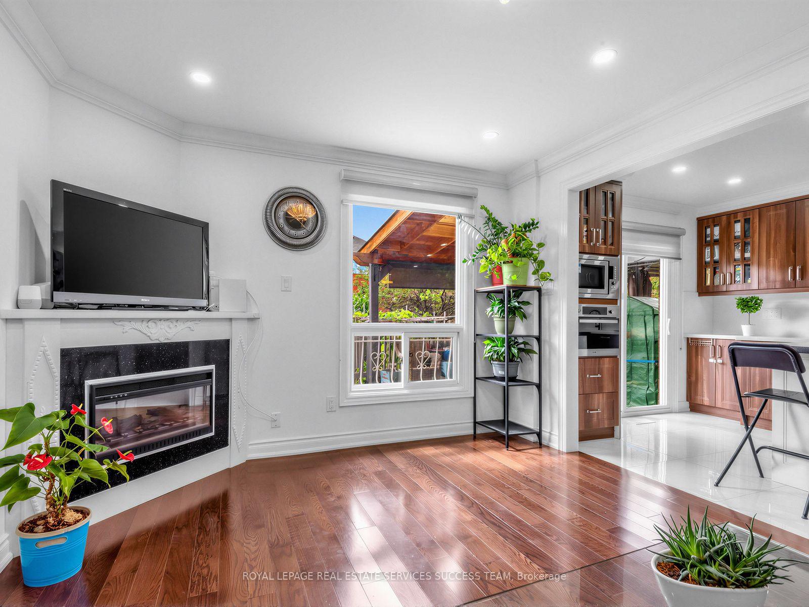 Photo 8 of 43 Hendon Road, Markham, Milliken Mills East — HOMEH
