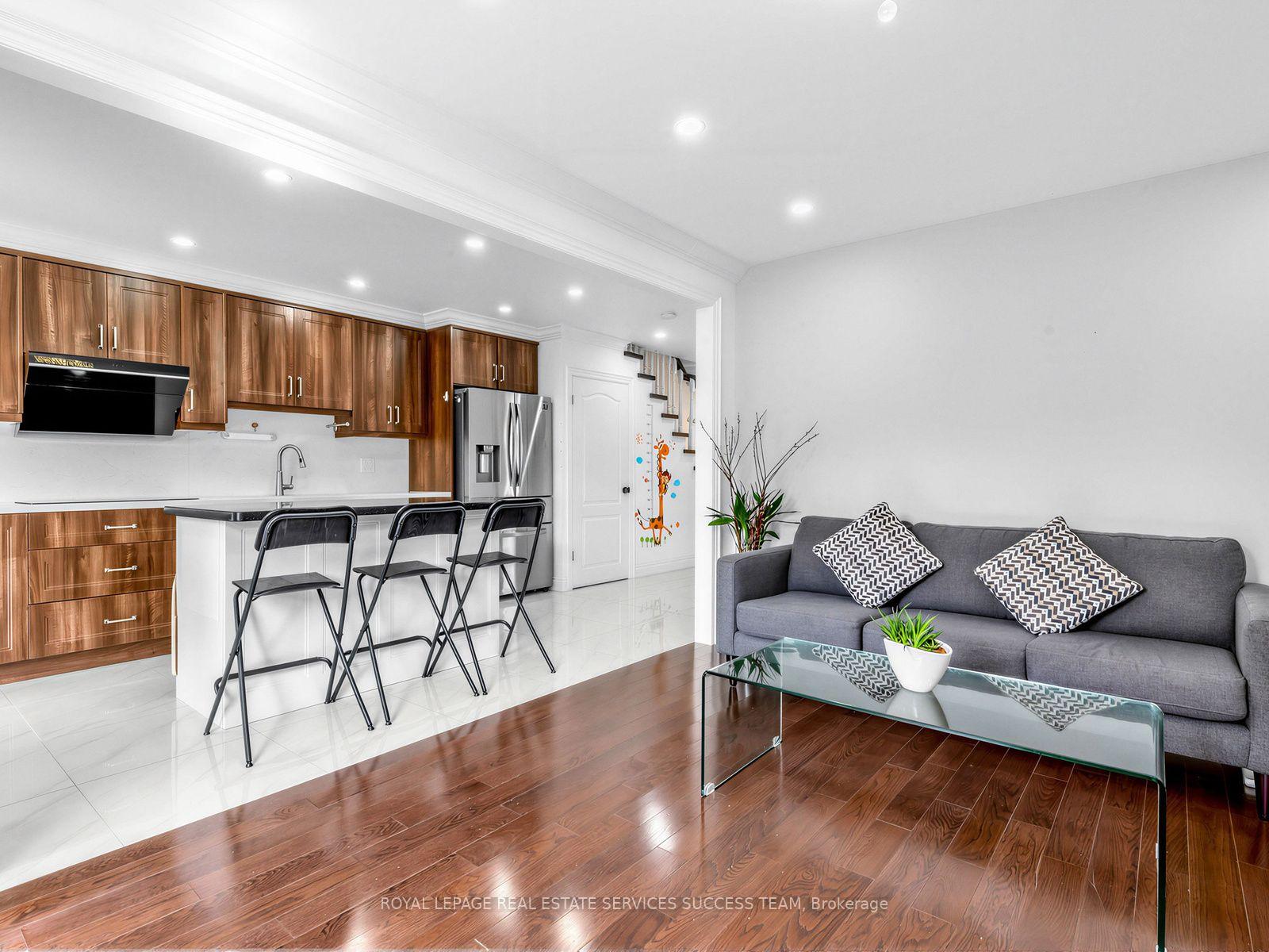 Photo 9 of 43 Hendon Road, Markham, Milliken Mills East — HOMEH