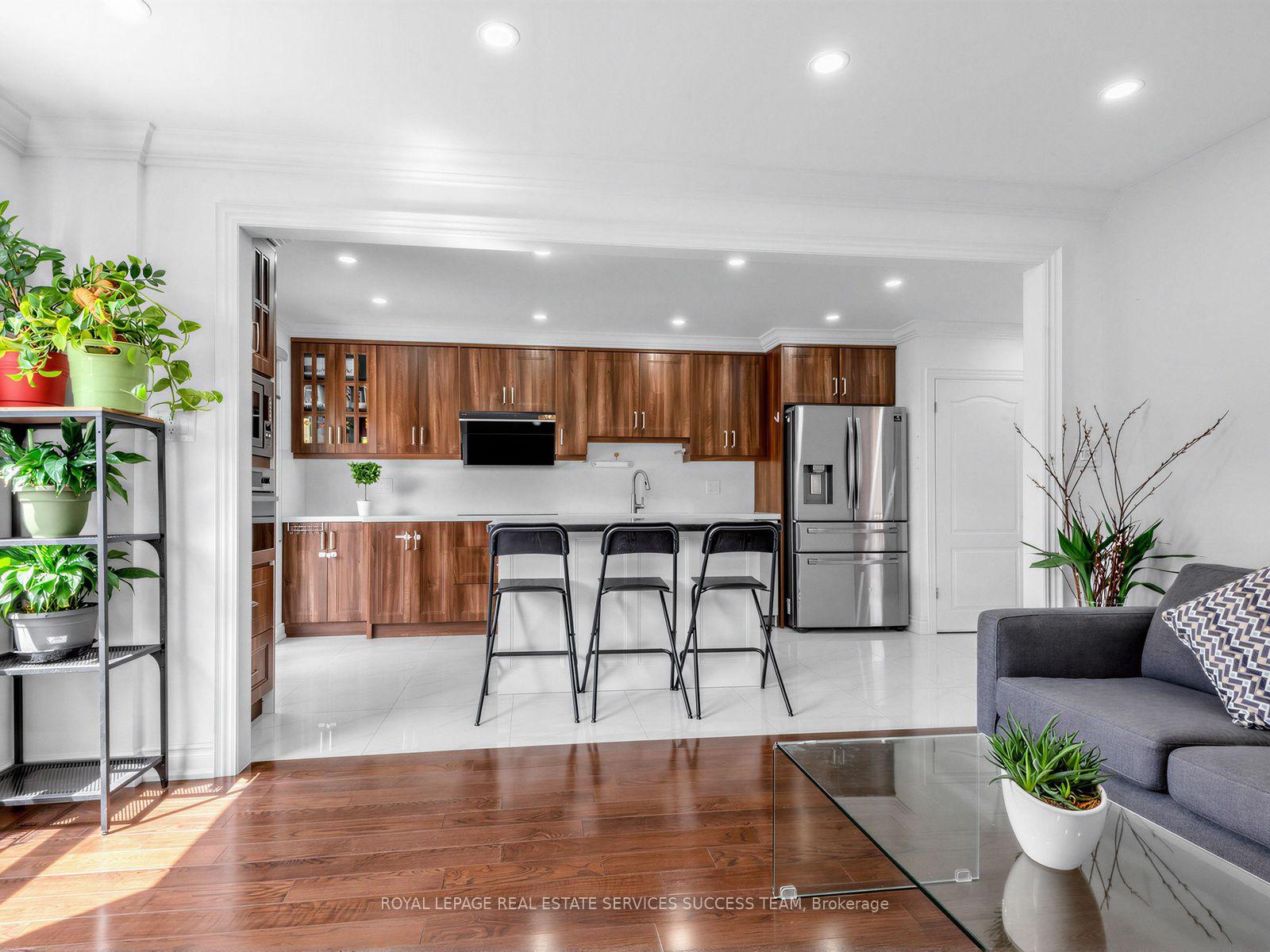 Photo 10 of 43 Hendon Road, Markham, Milliken Mills East — HOMEH