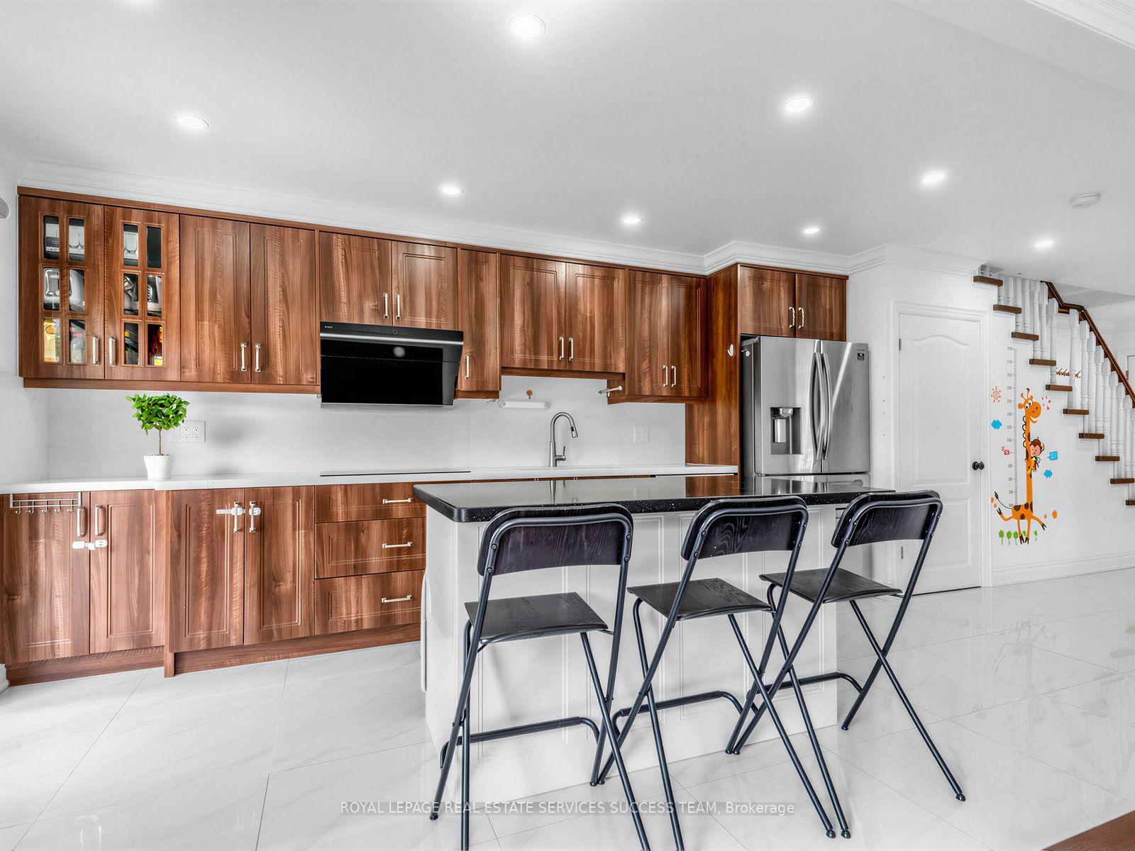 Photo 11 of 43 Hendon Road, Markham, Milliken Mills East — HOMEH