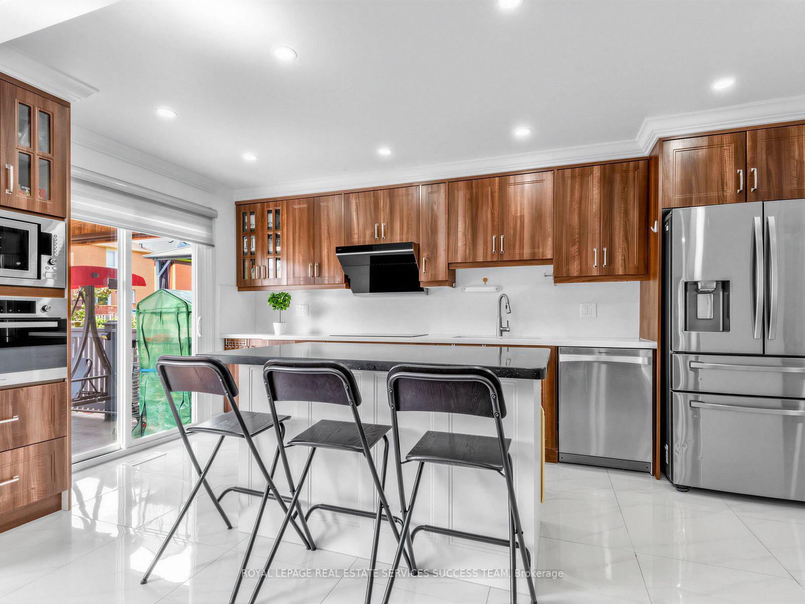Photo 12 of 43 Hendon Road, Markham, Milliken Mills East — HOMEH