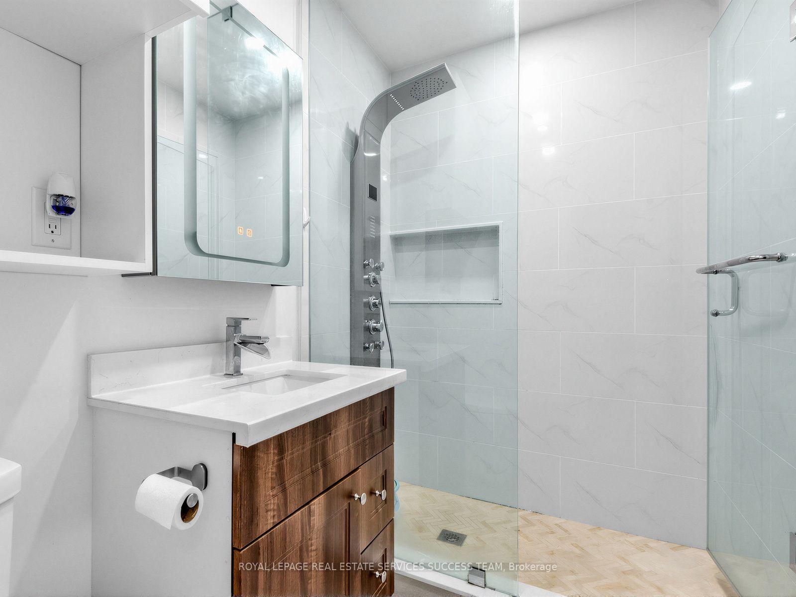 Photo 19 of 43 Hendon Road, Markham, Milliken Mills East — HOMEH