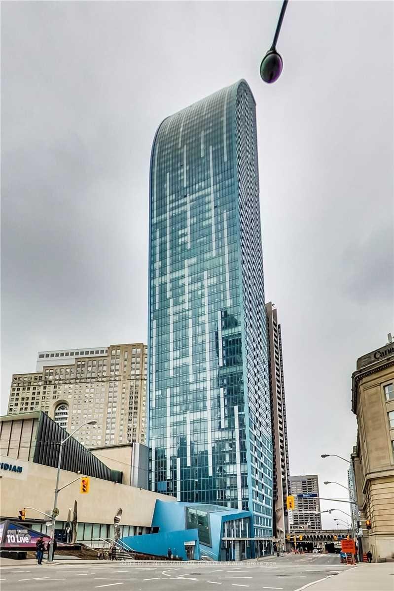 Photo 6 of Unit 5505, 8 The Esplanade, Toronto, Waterfront Communities — HOMEH