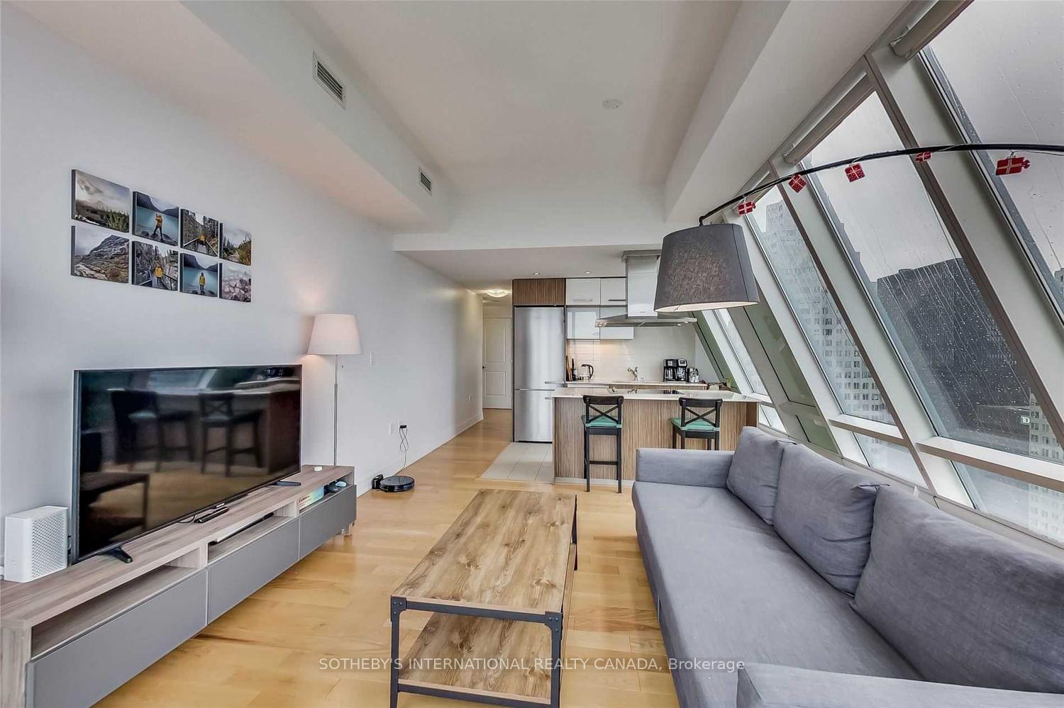 Photo 12 of Unit 5505, 8 The Esplanade, Toronto, Waterfront Communities — HOMEH