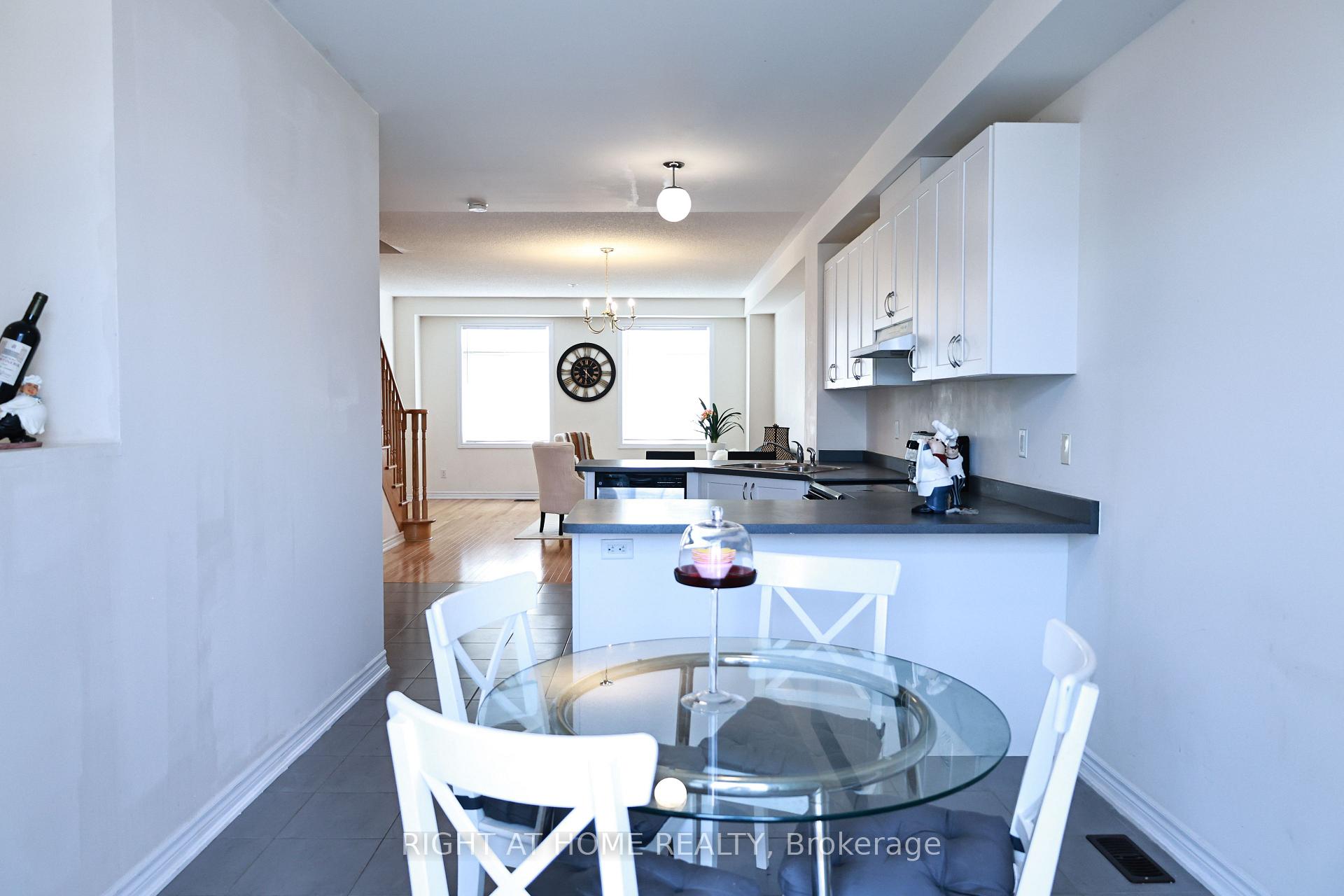 Photo 6 of 10971 Woodbine Avenue, Markham, Victoria Square — HOMEH