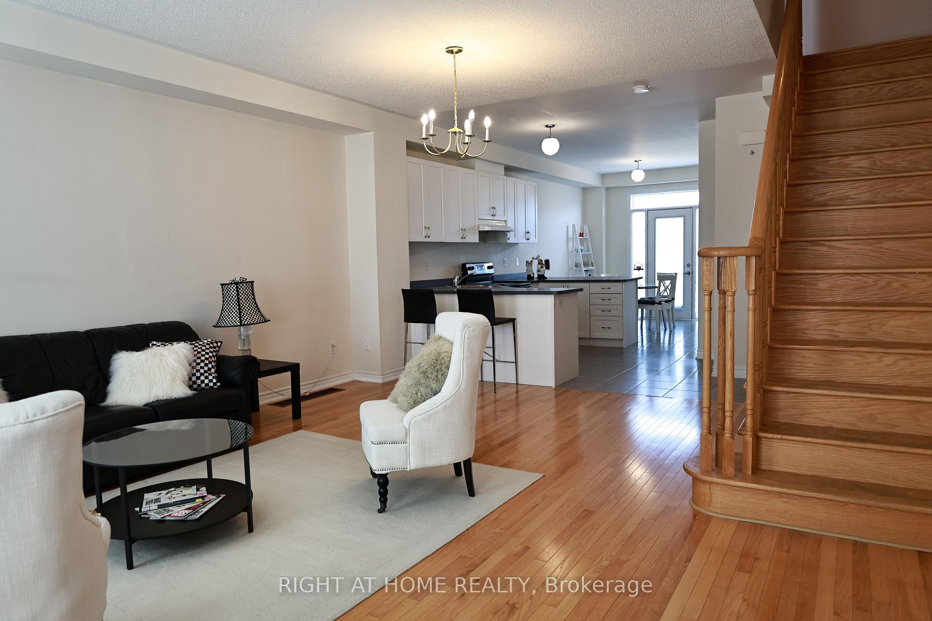 Photo 7 of 10971 Woodbine Avenue, Markham, Victoria Square — HOMEH