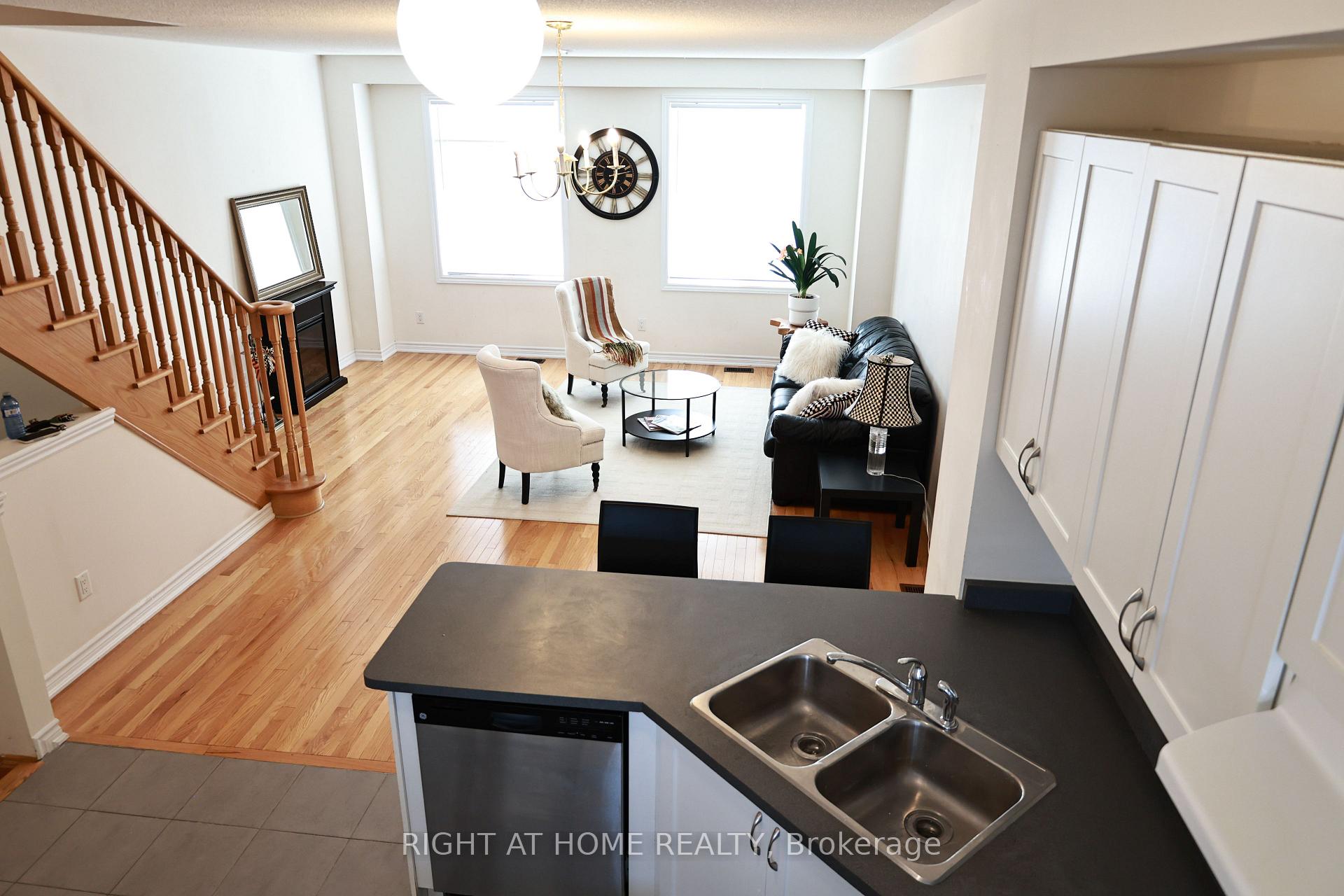 Photo 11 of 10971 Woodbine Avenue, Markham, Victoria Square — HOMEH