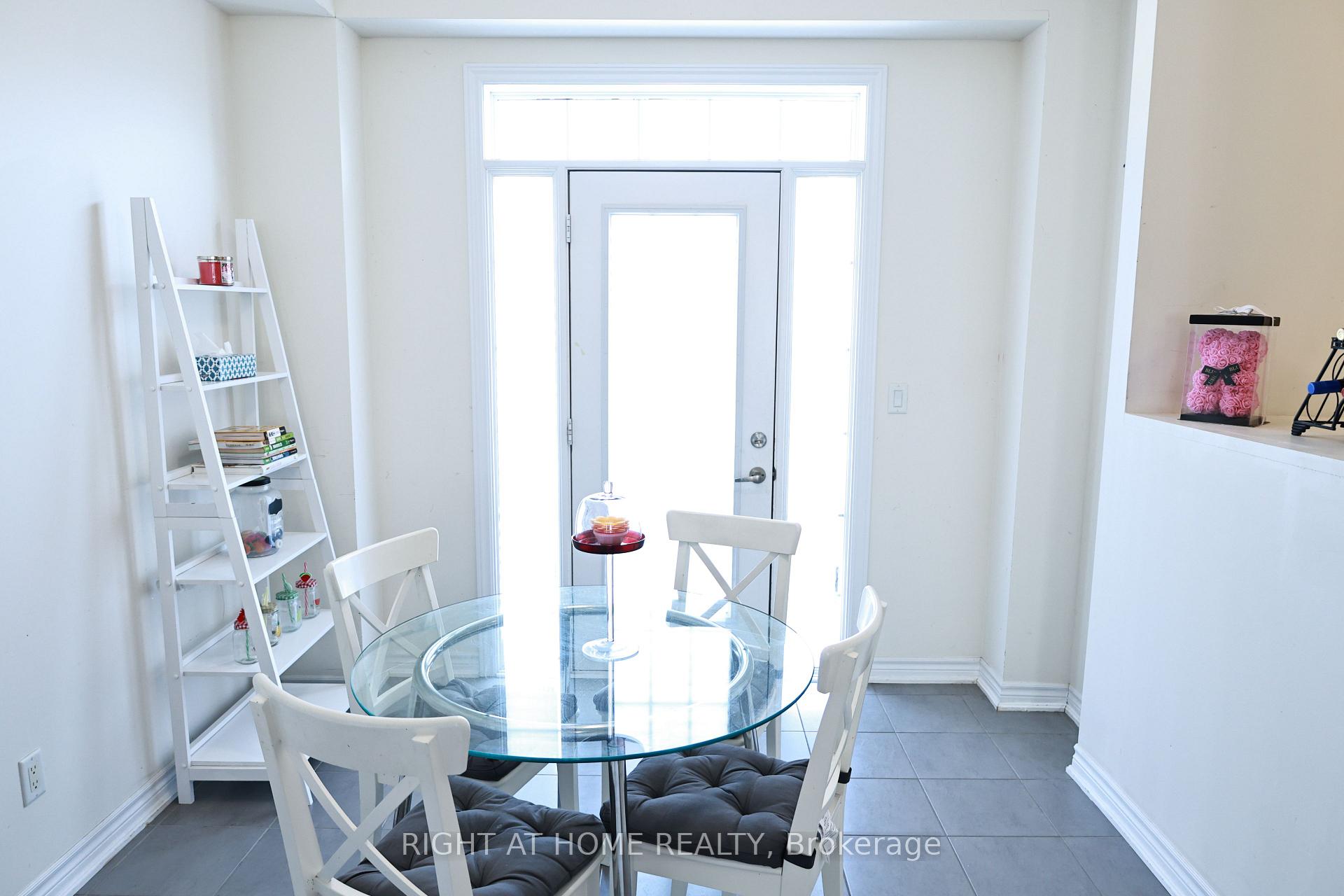Photo 12 of 10971 Woodbine Avenue, Markham, Victoria Square — HOMEH