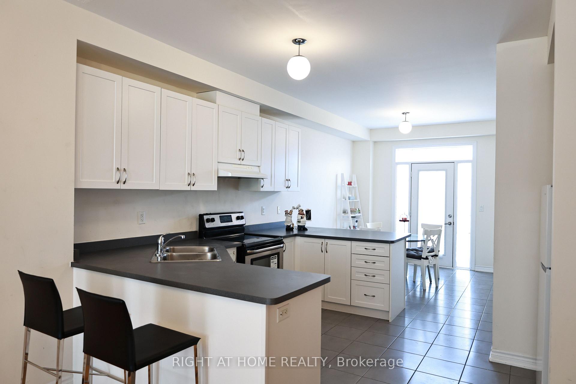 Photo 13 of 10971 Woodbine Avenue, Markham, Victoria Square — HOMEH