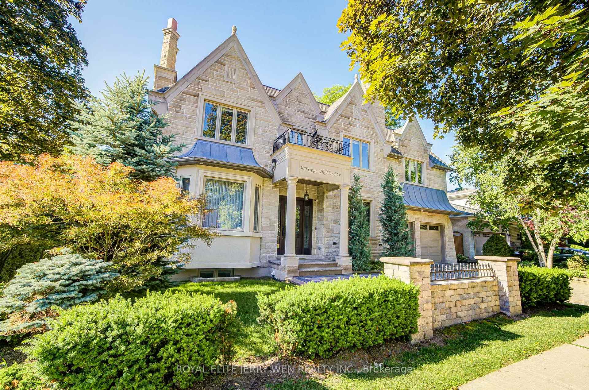 Photo 1 of 300 Upper Highland Crescent, North York, St. Andrew-Windfields — HOMEH