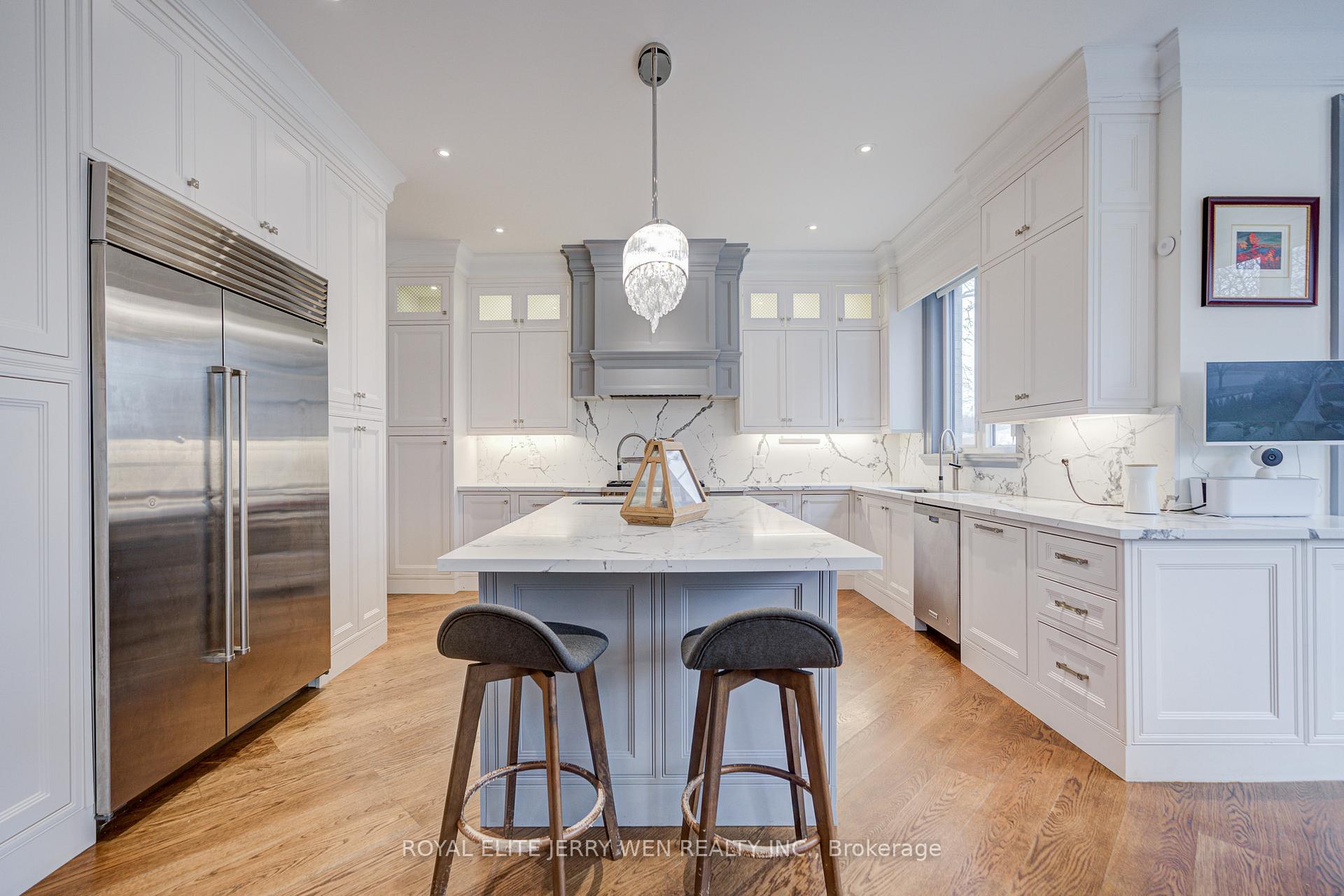 Photo 8 of 300 Upper Highland Crescent, North York, St. Andrew-Windfields — HOMEH