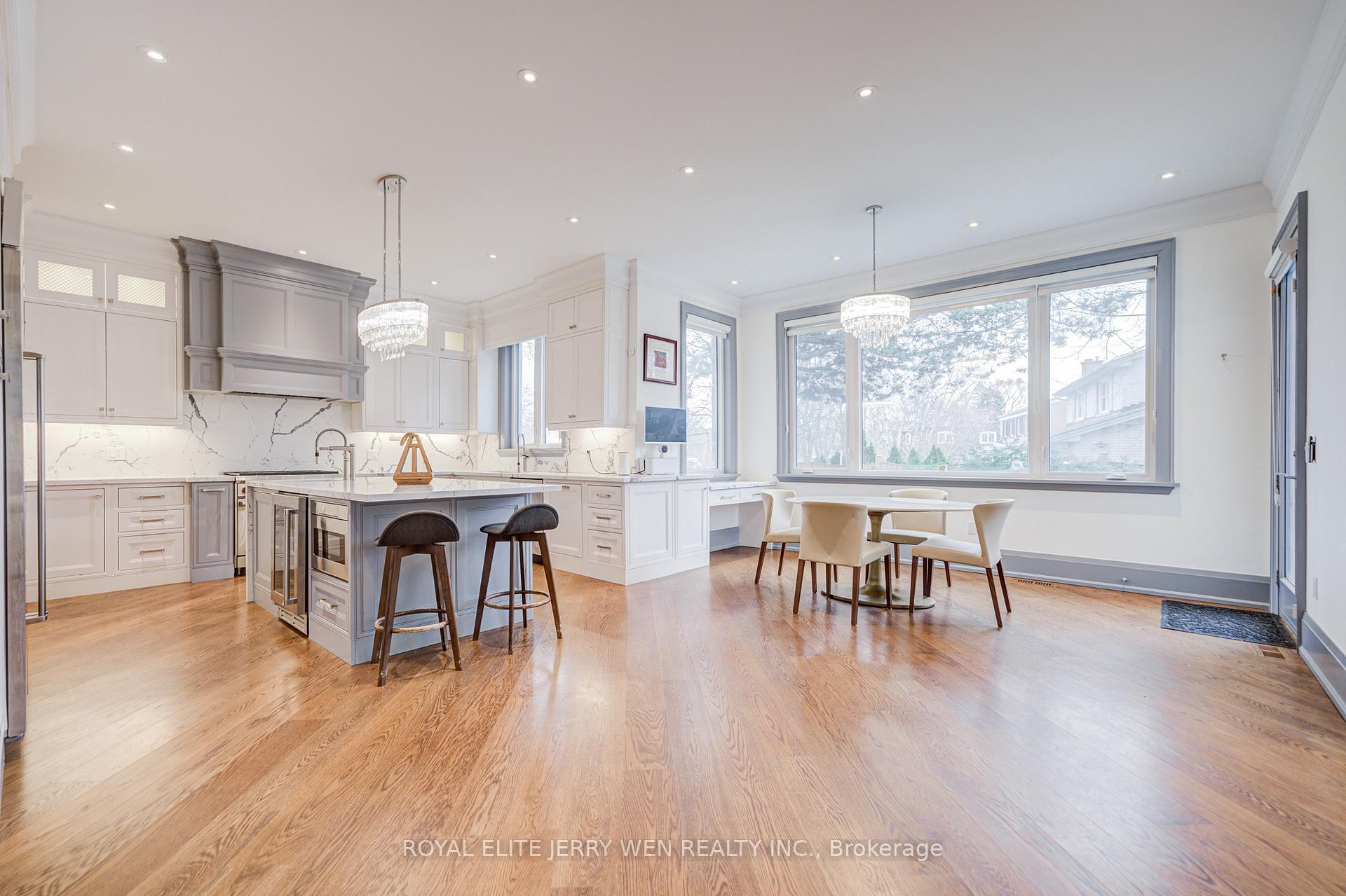 Photo 9 of 300 Upper Highland Crescent, North York, St. Andrew-Windfields — HOMEH