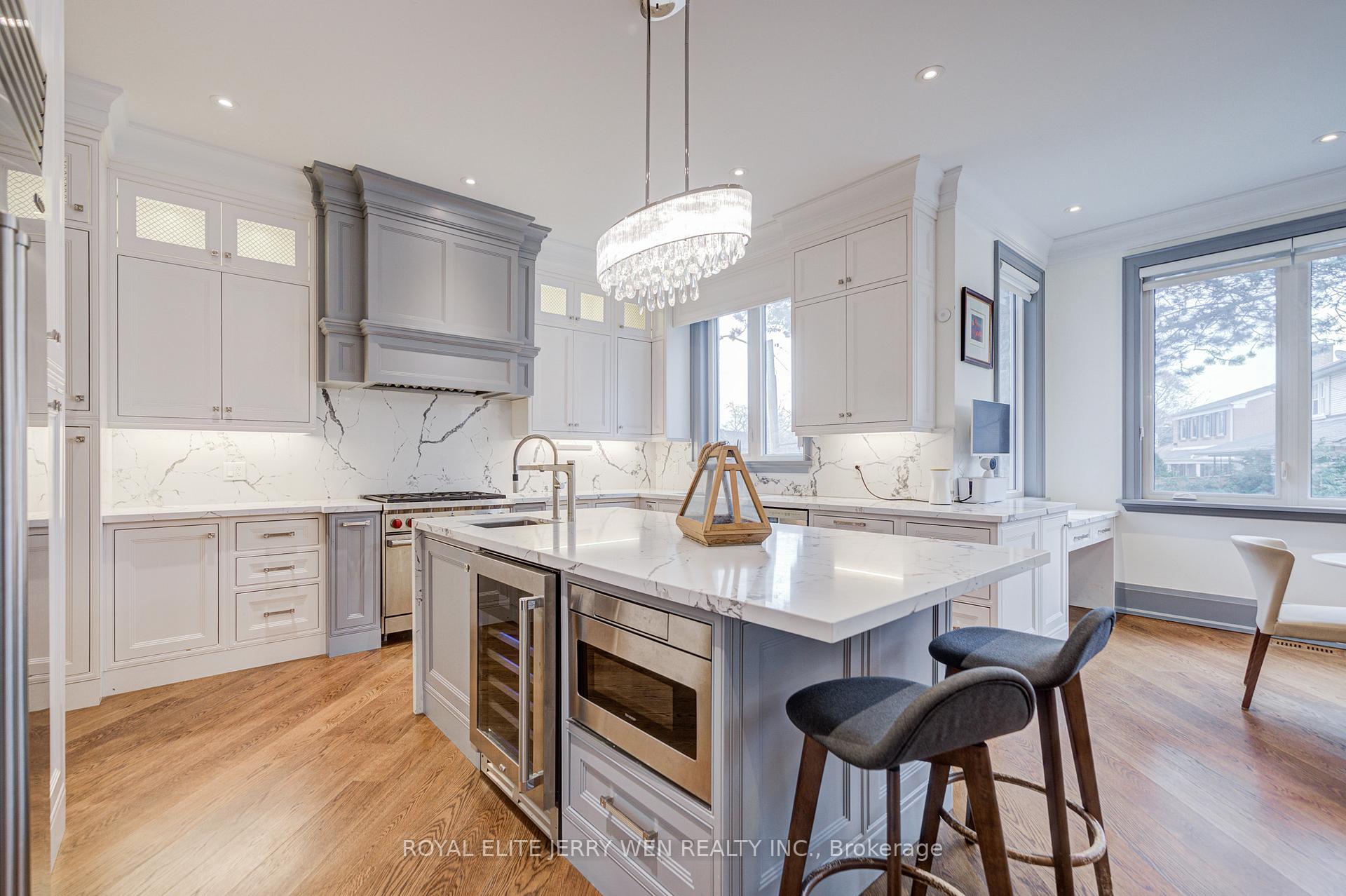 Photo 11 of 300 Upper Highland Crescent, North York, St. Andrew-Windfields — HOMEH