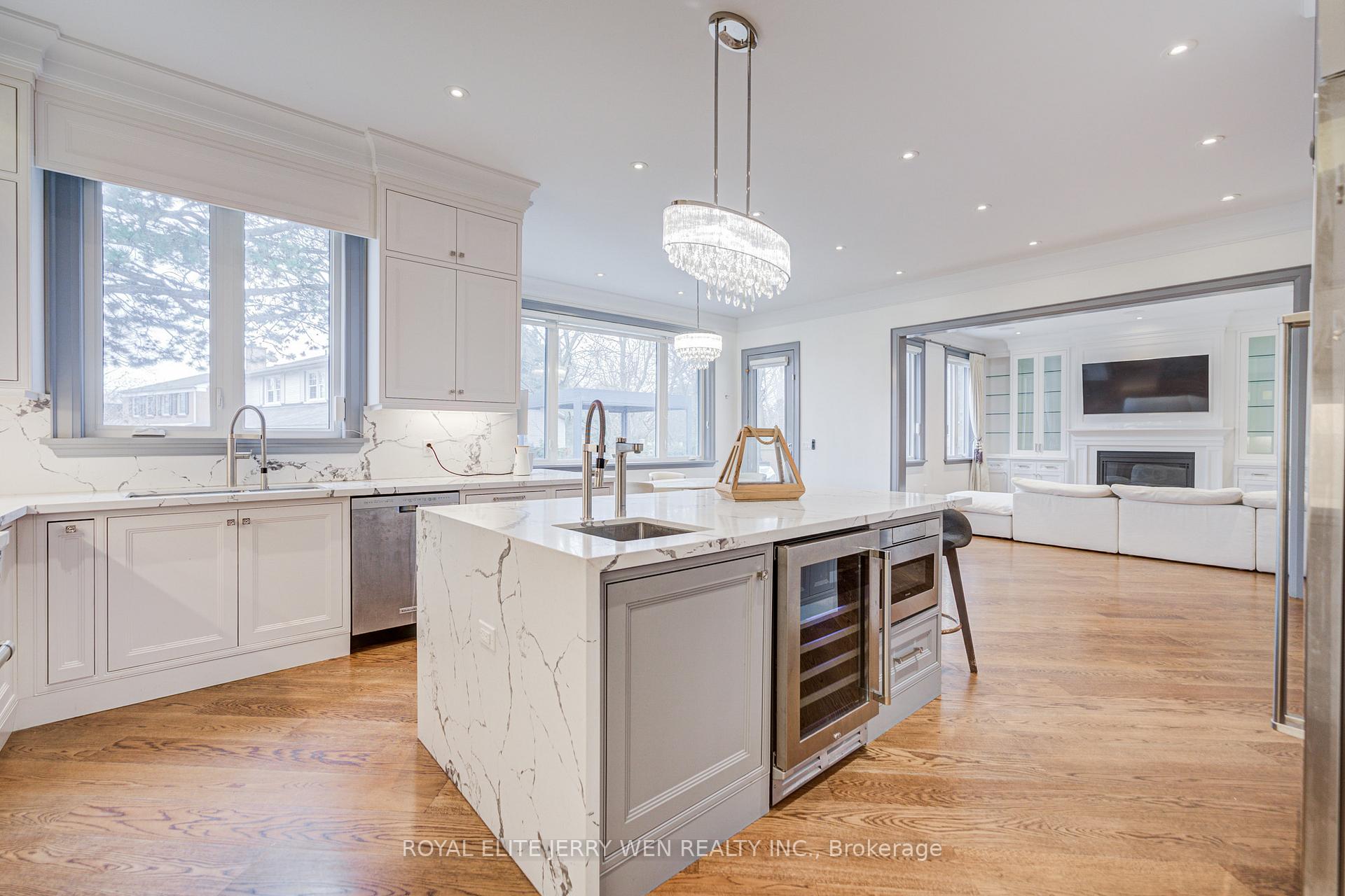 Photo 12 of 300 Upper Highland Crescent, North York, St. Andrew-Windfields — HOMEH