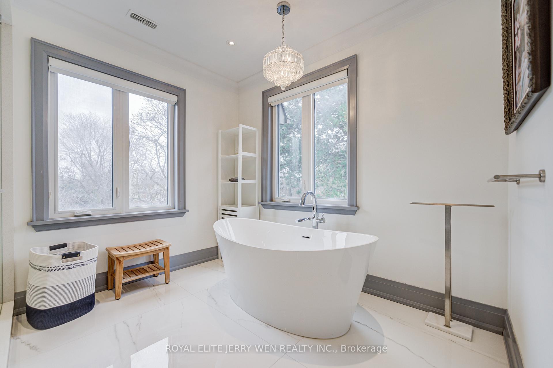 Photo 21 of 300 Upper Highland Crescent, North York, St. Andrew-Windfields — HOMEH