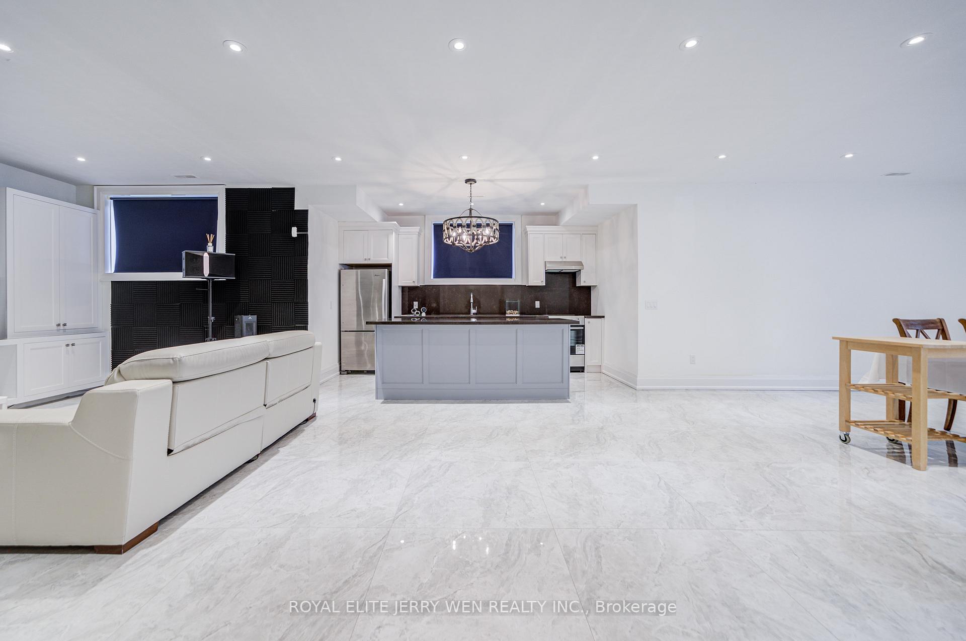 Photo 32 of 300 Upper Highland Crescent, North York, St. Andrew-Windfields — HOMEH