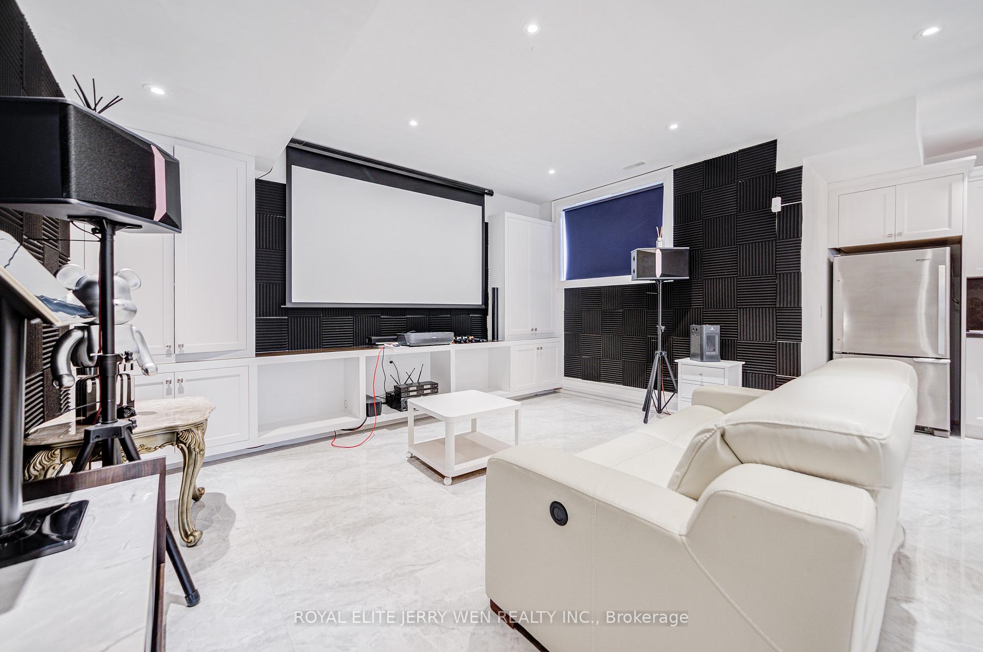 Photo 33 of 300 Upper Highland Crescent, North York, St. Andrew-Windfields — HOMEH