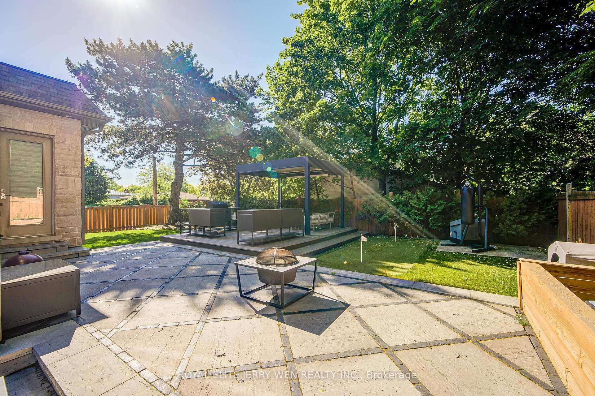 Photo 41 of 300 Upper Highland Crescent, North York, St. Andrew-Windfields — HOMEH