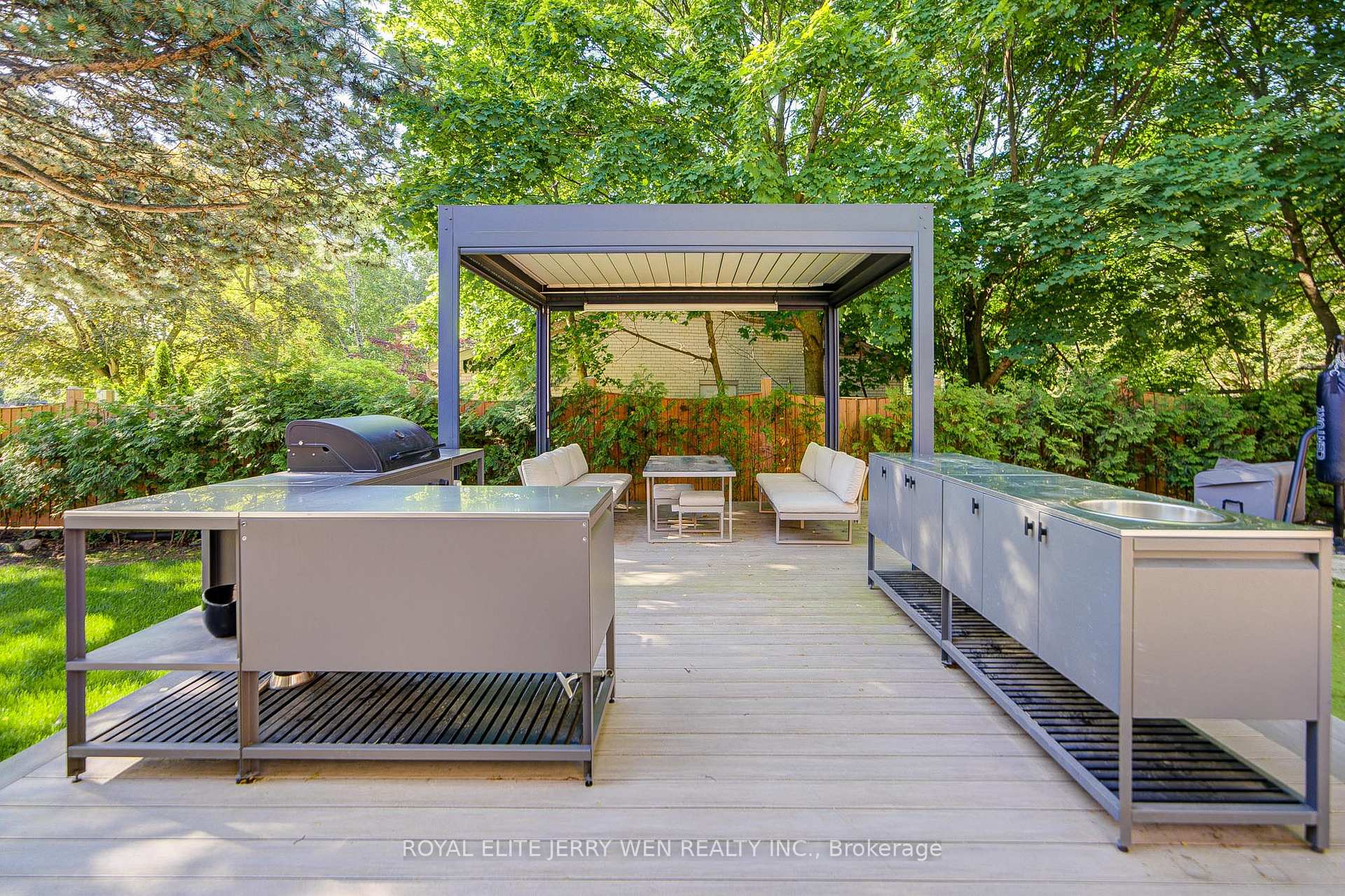 Photo 42 of 300 Upper Highland Crescent, North York, St. Andrew-Windfields — HOMEH