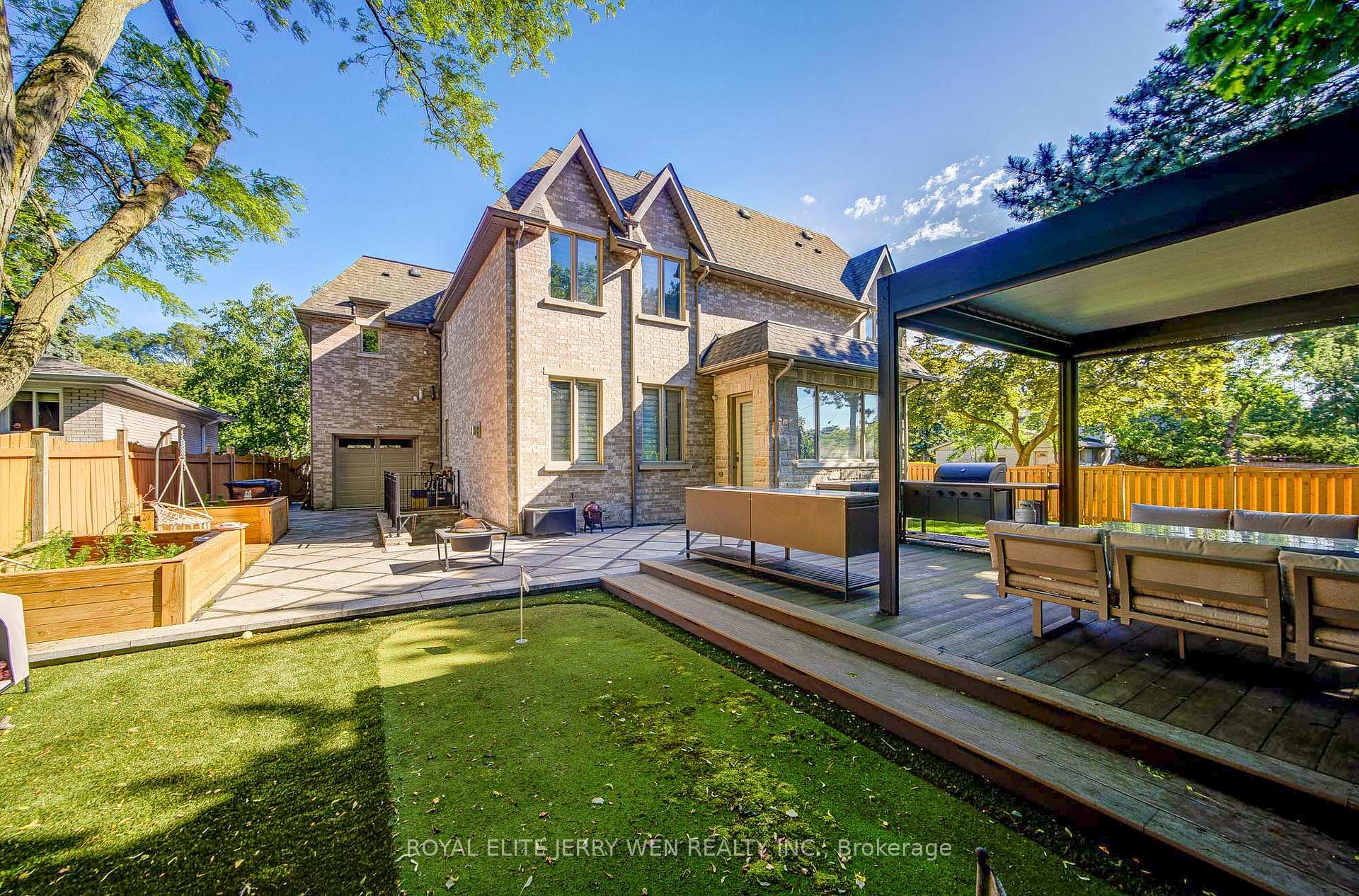 Photo 45 of 300 Upper Highland Crescent, North York, St. Andrew-Windfields — HOMEH