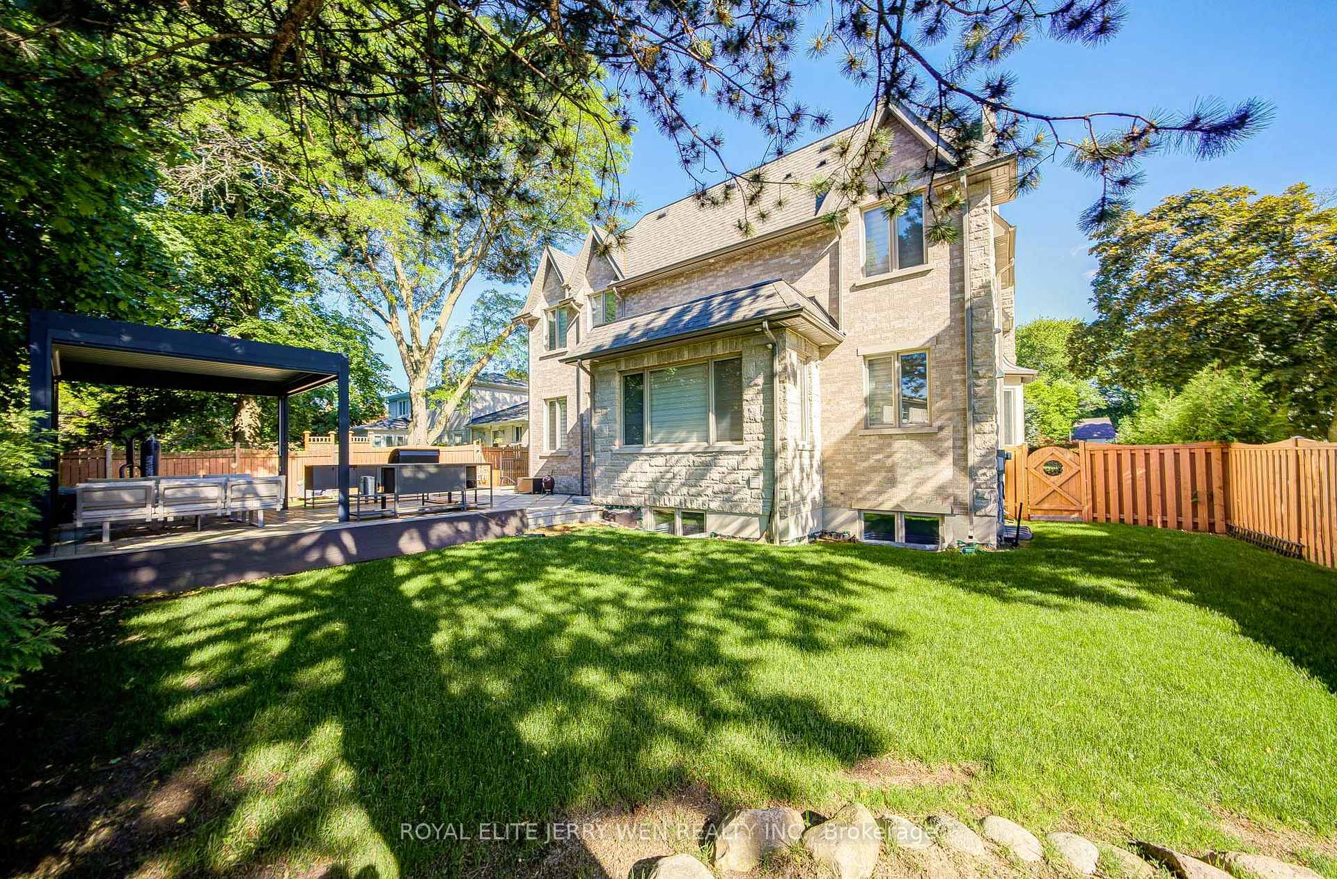 Photo 46 of 300 Upper Highland Crescent, North York, St. Andrew-Windfields — HOMEH