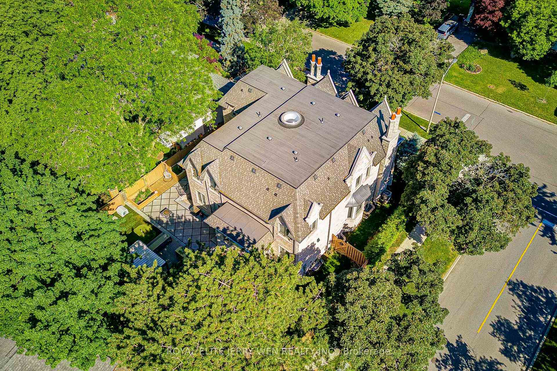 Photo 50 of 300 Upper Highland Crescent, North York, St. Andrew-Windfields — HOMEH