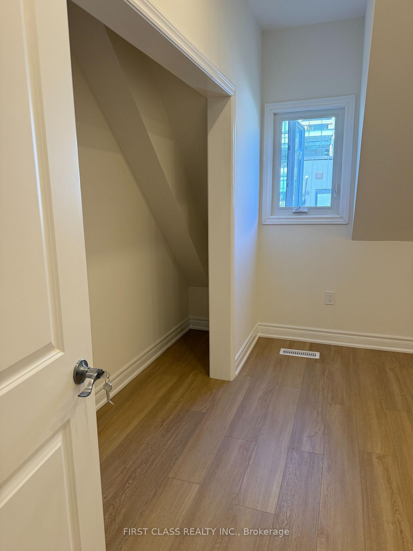 Photo 18 of 356 Huron Street, Toronto, University — HOMEH