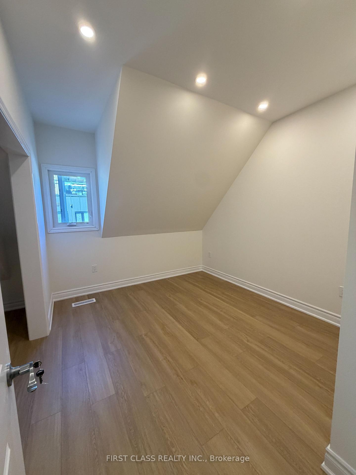 Photo 20 of 356 Huron Street, Toronto, University — HOMEH