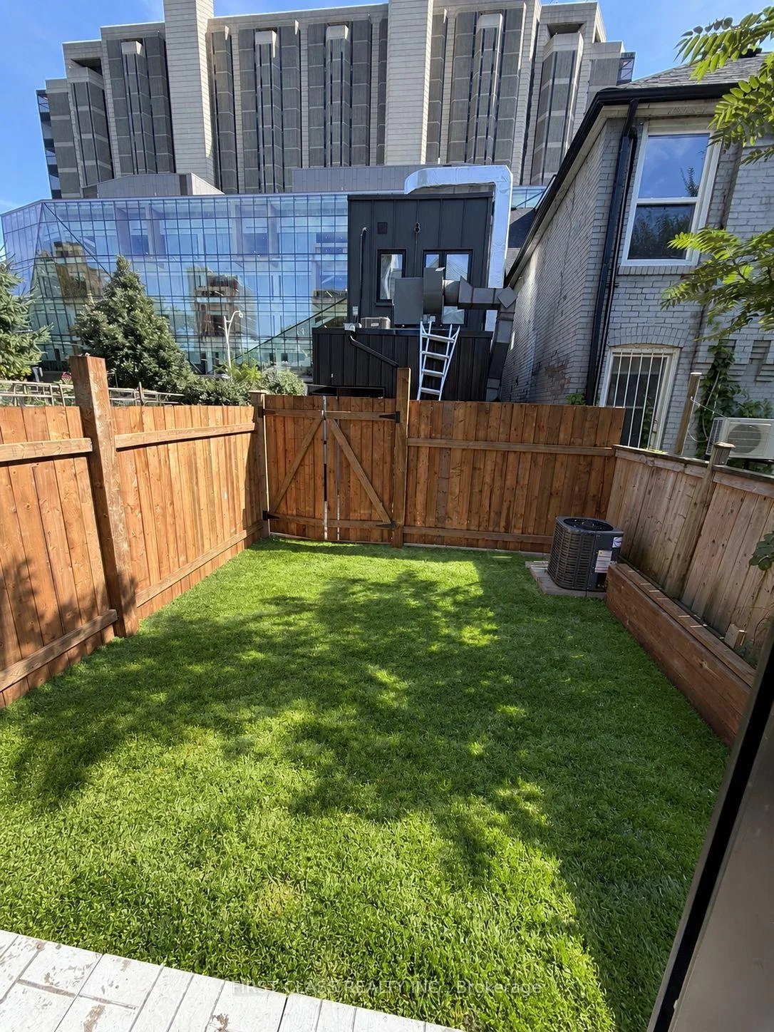 Photo 8 of 356 Huron Street, Toronto, University — HOMEH