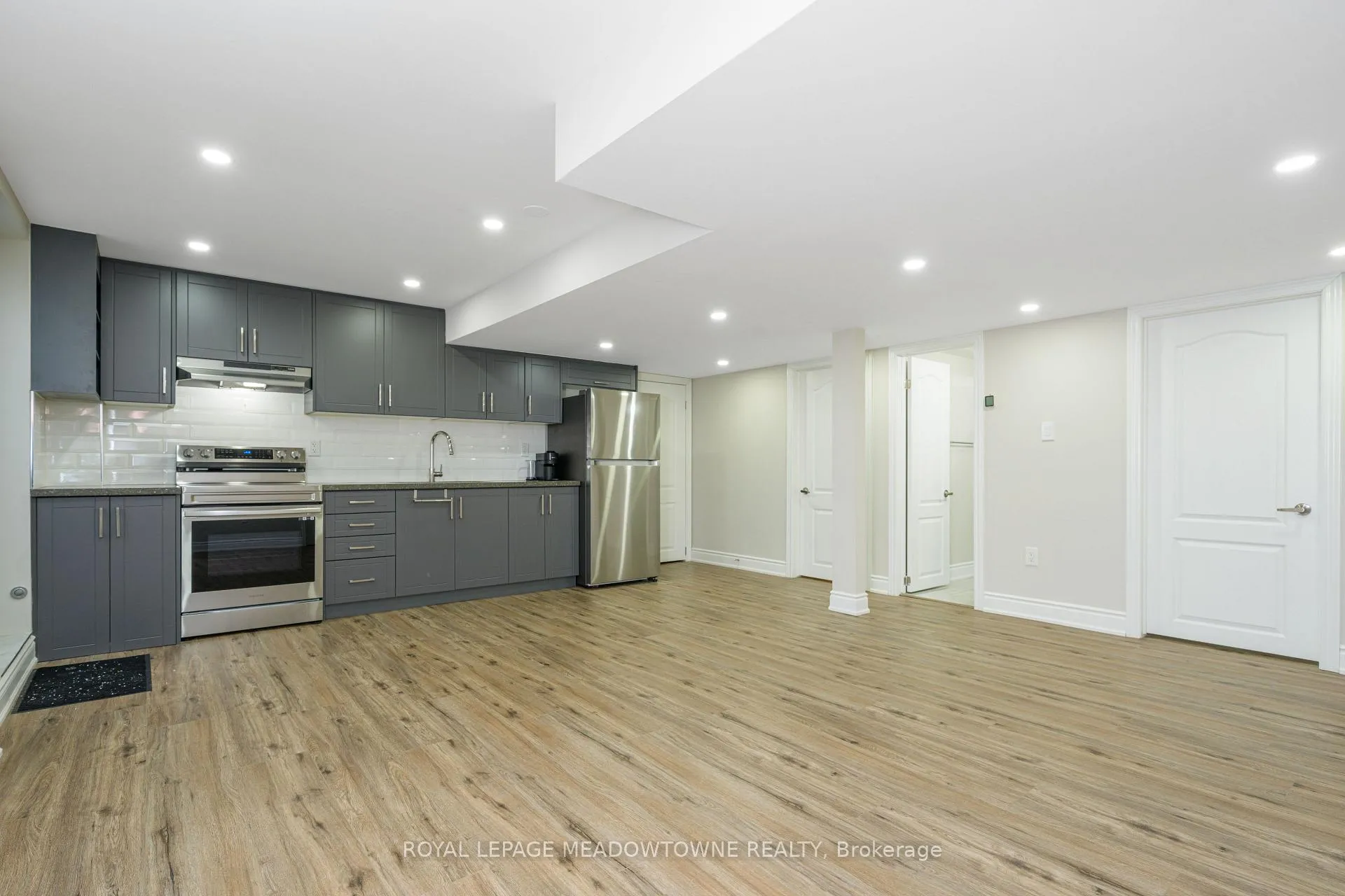 Photo 2 of Unit Bsmt, 54 Meadowglen Boulevard, Halton Hills, Georgetown — HOMEH