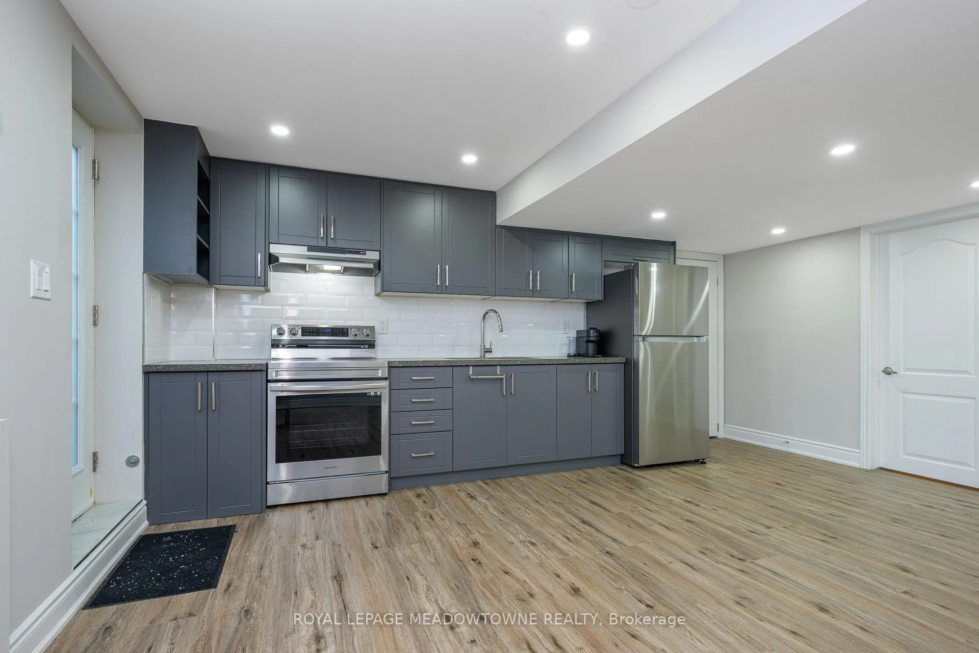 Photo 8 of Unit Bsmt, 54 Meadowglen Boulevard, Halton Hills, Georgetown — HOMEH