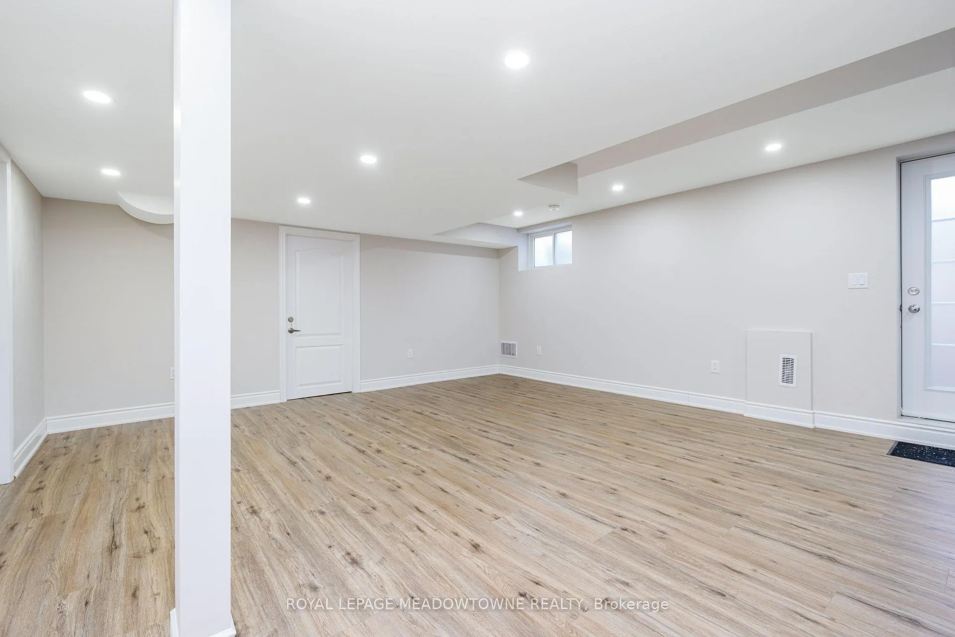 Photo 10 of Unit Bsmt, 54 Meadowglen Boulevard, Halton Hills, Georgetown — HOMEH