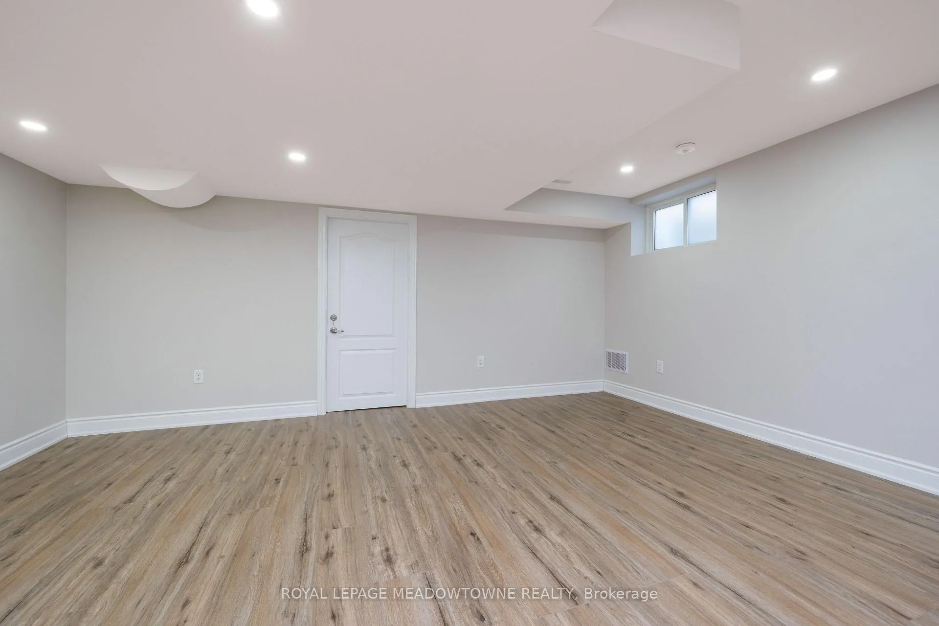 Photo 11 of Unit Bsmt, 54 Meadowglen Boulevard, Halton Hills, Georgetown — HOMEH