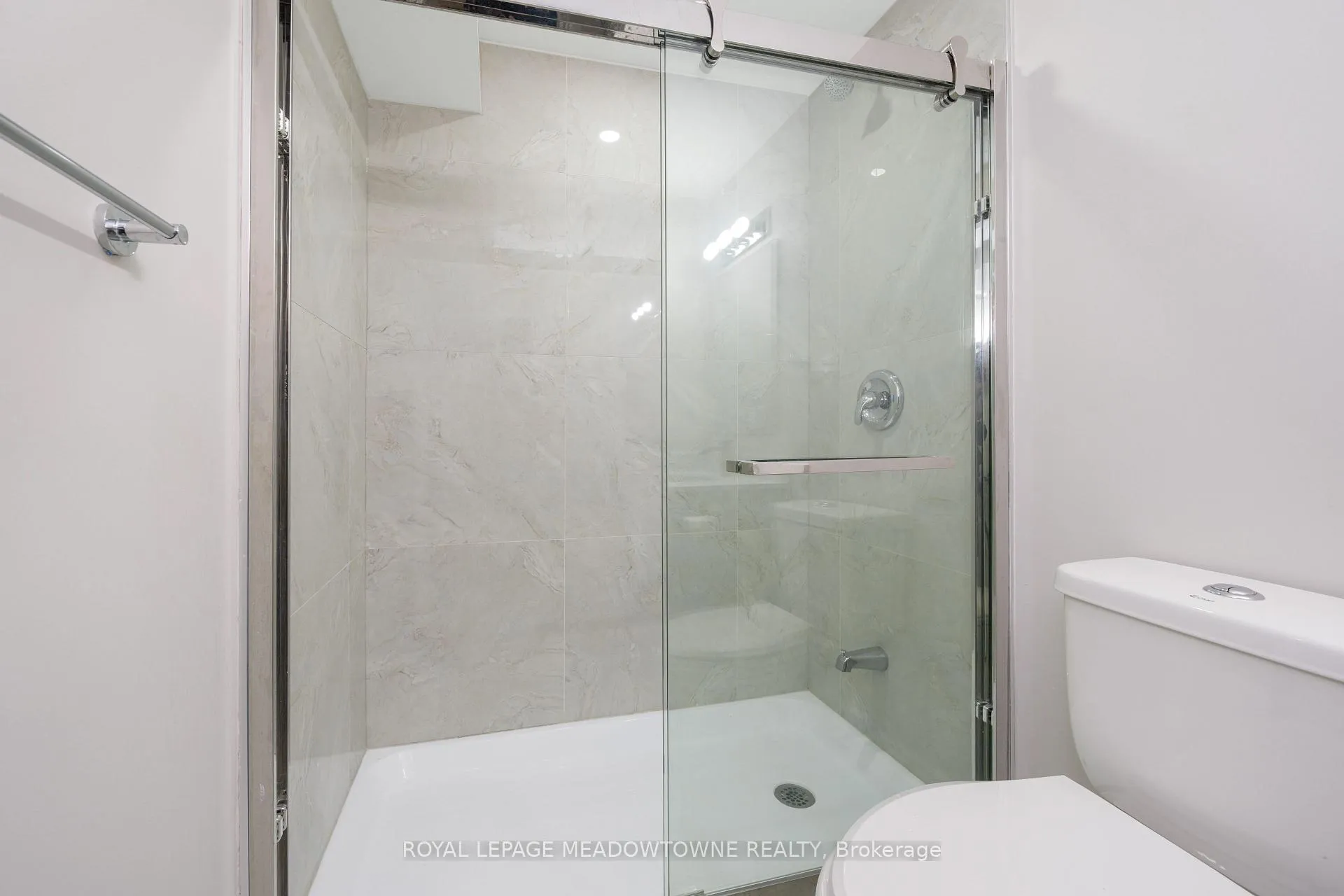 Photo 13 of Unit Bsmt, 54 Meadowglen Boulevard, Halton Hills, Georgetown — HOMEH
