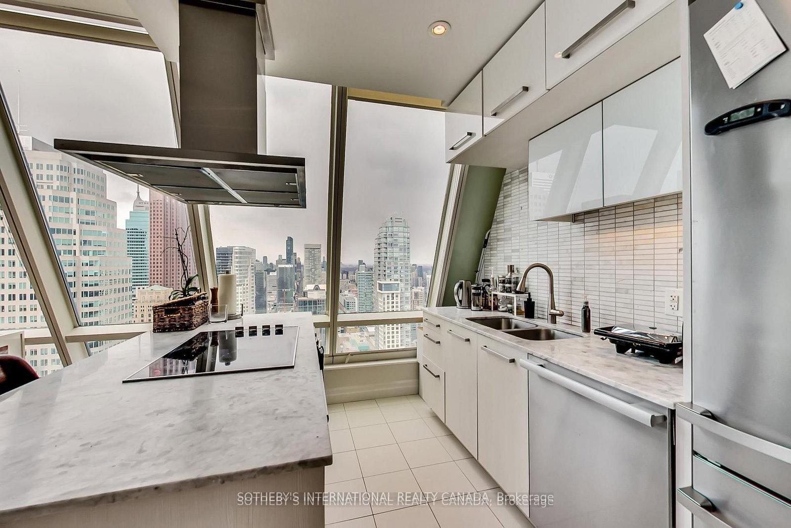 Photo 7 of Unit 5504, 8 The Esplanade, Toronto, Waterfront Communities — HOMEH