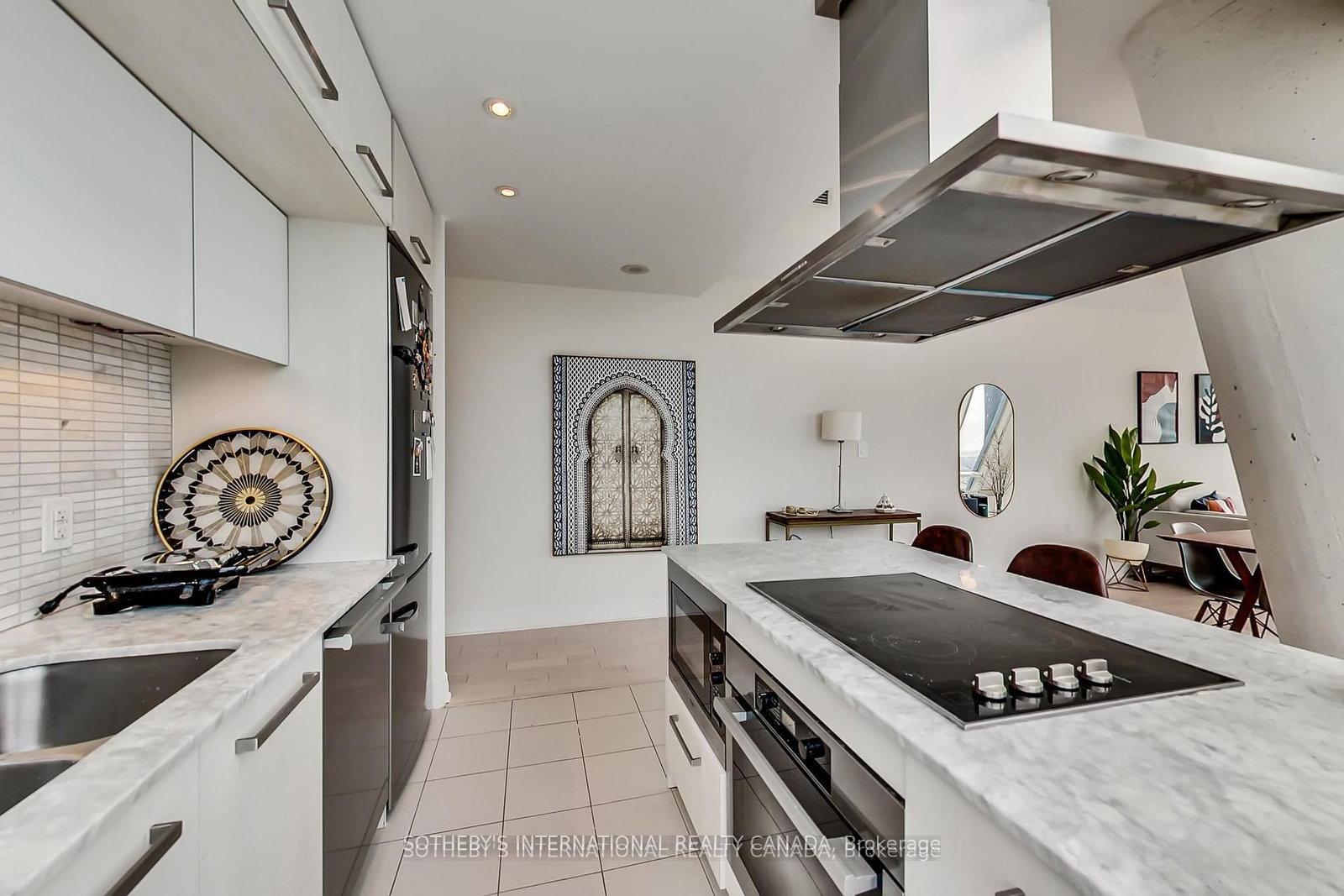 Photo 8 of Unit 5504, 8 The Esplanade, Toronto, Waterfront Communities — HOMEH