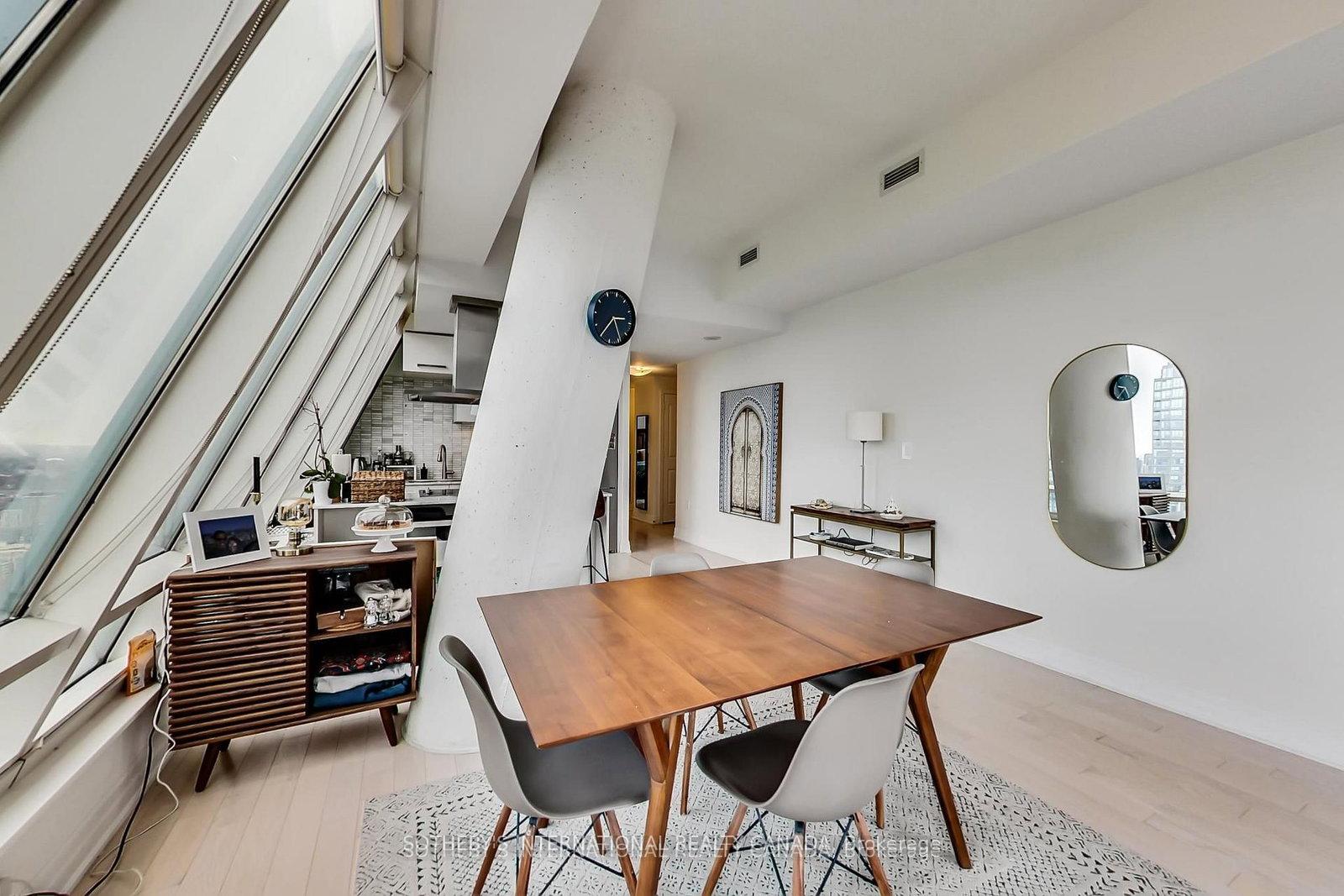 Photo 11 of Unit 5504, 8 The Esplanade, Toronto, Waterfront Communities — HOMEH