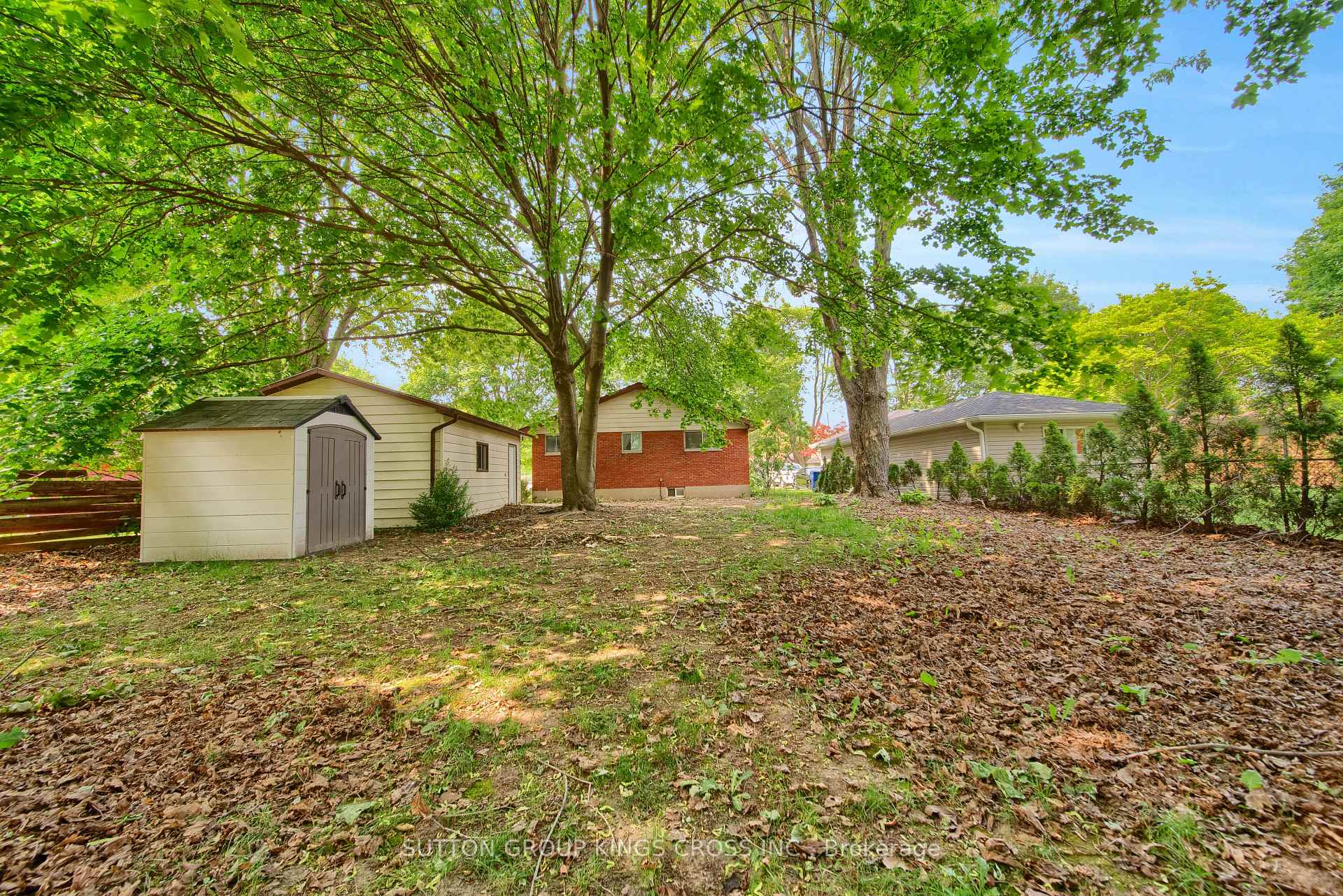 Photo 3 of 34 Hillcrest Avenue, Chatham-Kent — HOMEH
